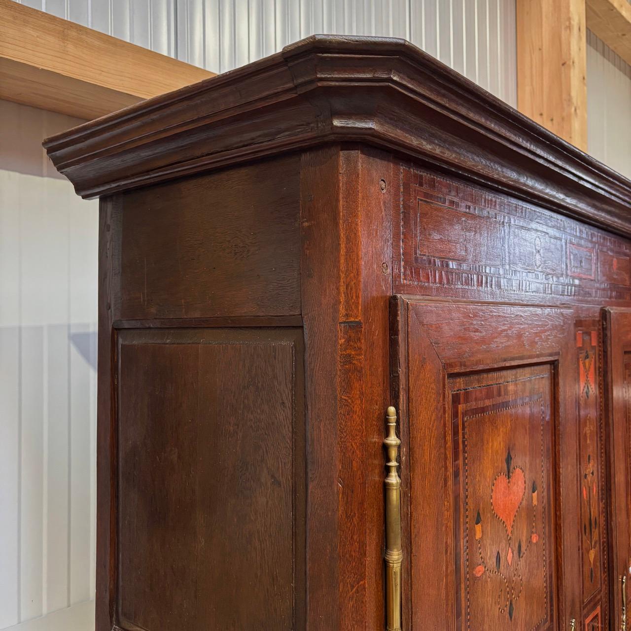 Antique wedding cabinet  Classicism - France, 1825  Inlaid with heart painting In Good Condition For Sale In Würzburg, DE