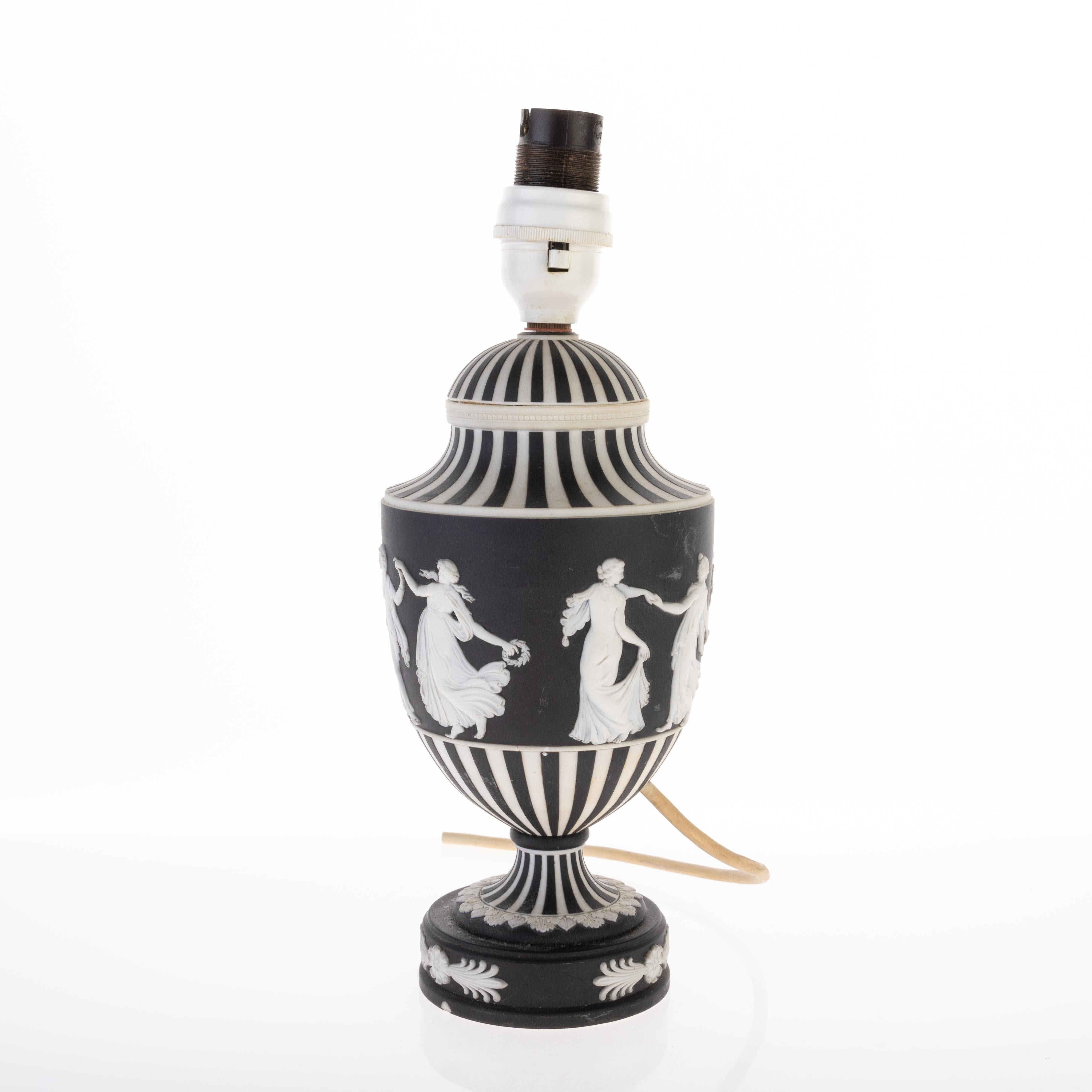 20ième siècle Ancienne lampe Urne Wedgwood en Jaspe Basalte Noir 