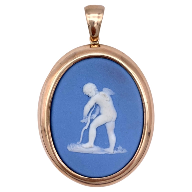 Antique Wedgwood Cameo 9 Kt Red Gold Pendant Amor Carving His Bow Love Token For Sale