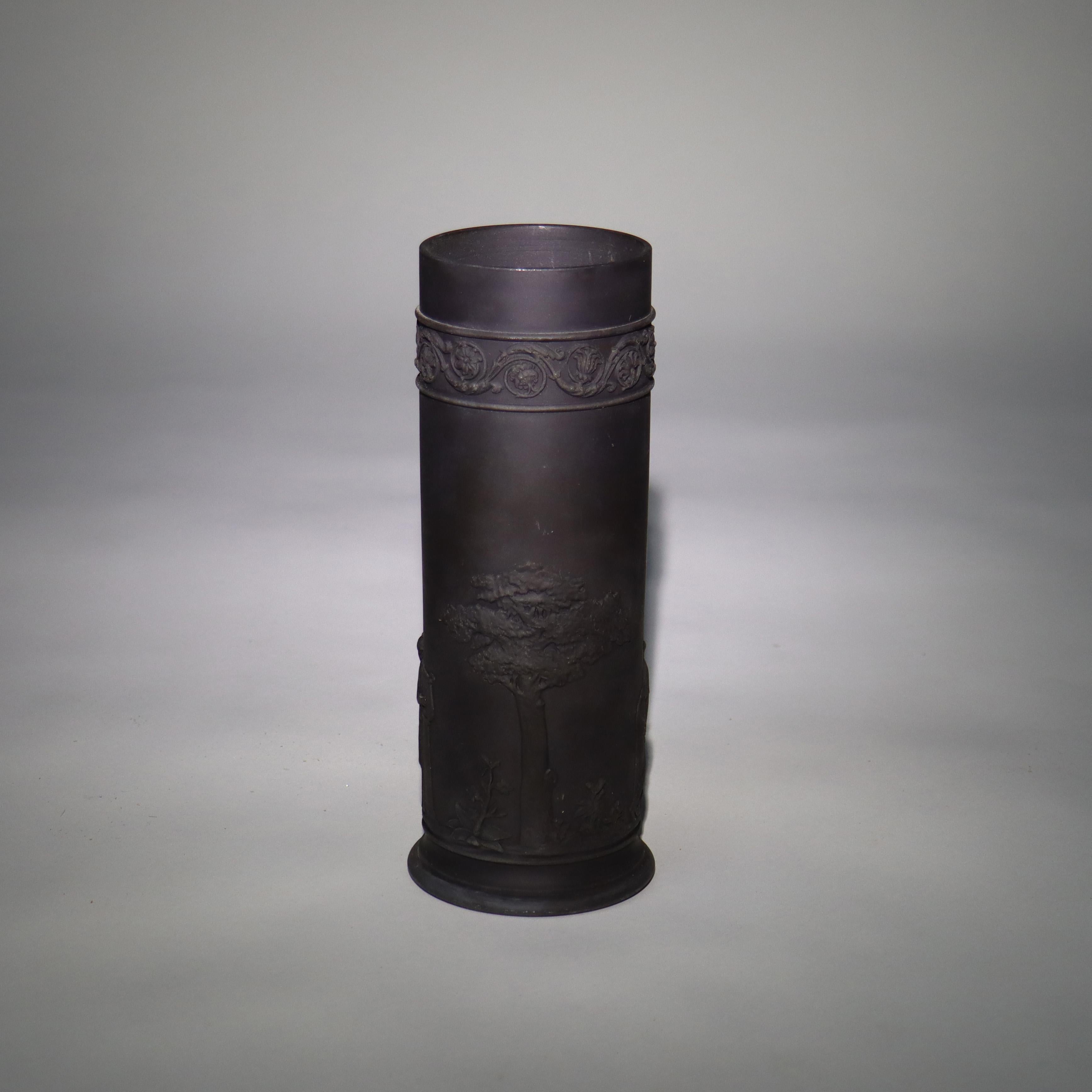 Vase ancien en poterie classique de Wedgwood en basalte noir, datant de 1860.   
Dimensions - 7,5 
