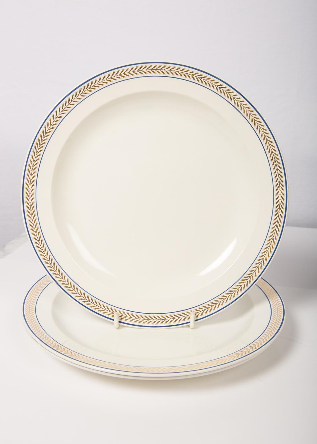 Wedgwood Antique Creamware Dinner Service with 57 Pieces England ca. 1820 10
