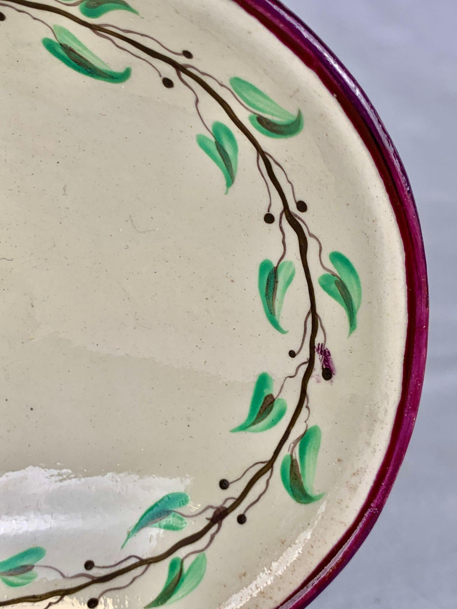 XVIII secolo Antico piatto in crema Wedgwood dipinto a mano, Inghilterra, circa 1780 in vendita