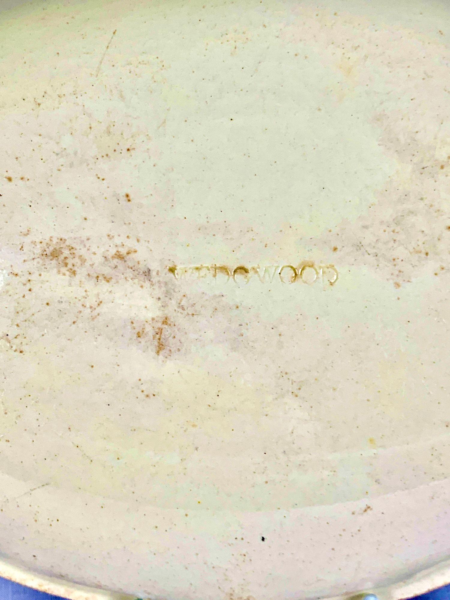 Antico piatto in crema Wedgwood dipinto a mano, Inghilterra, circa 1780 in vendita 1