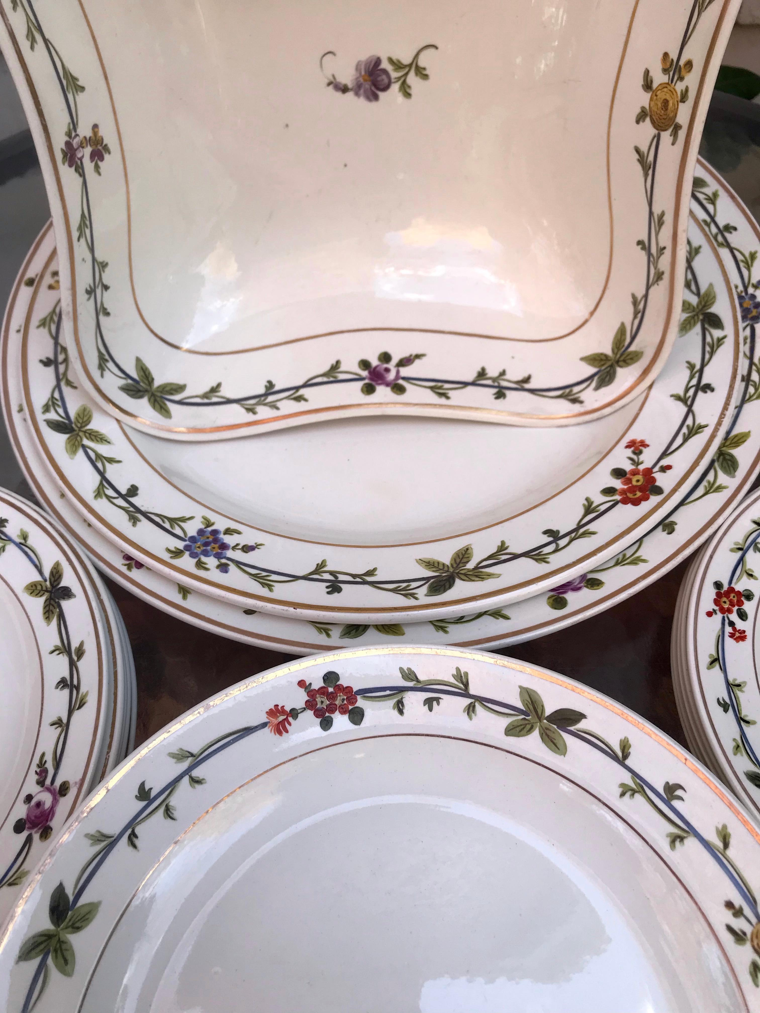 Antique Wedgwood Creamware Floral Banded Part Service In Good Condition For Sale In New York, NY