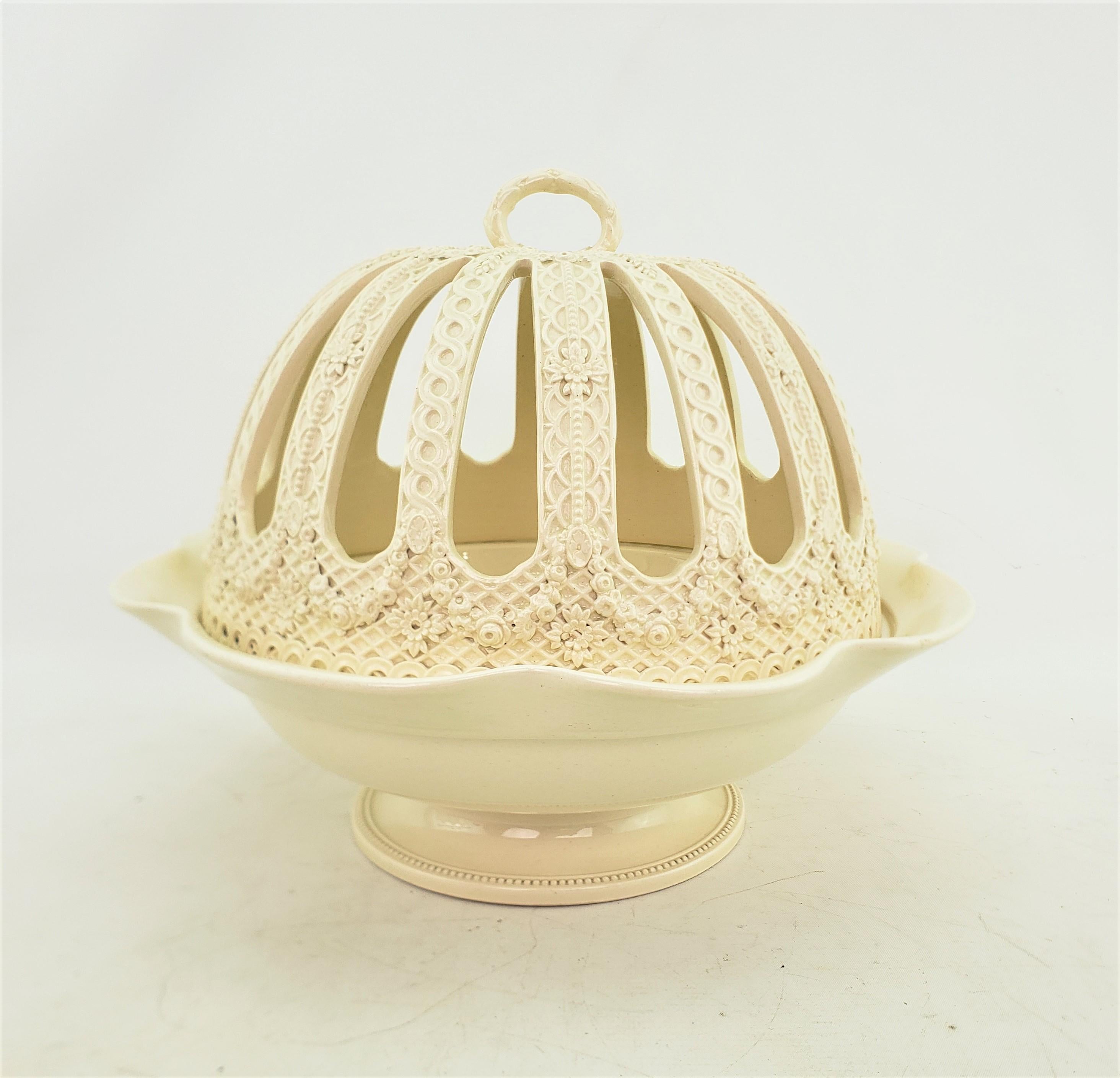 Antike Wedgwood Schale aus cremefarbenem Wedgwoodware oder Queen's Ware mit Deckel (Glasiert) im Angebot