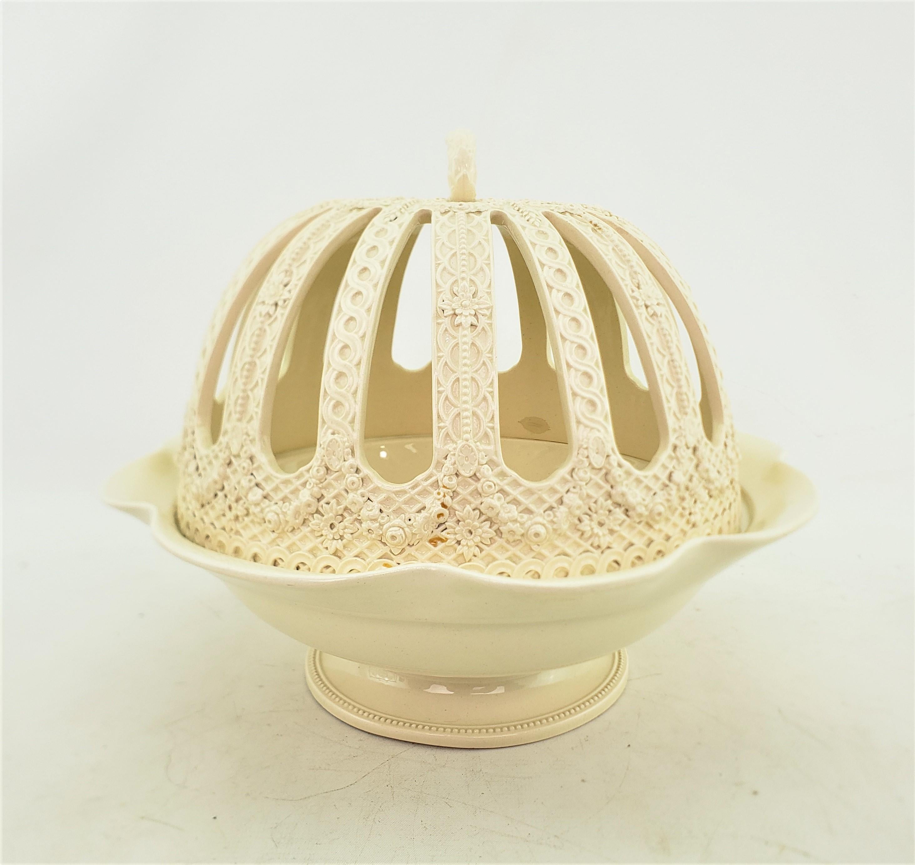 Antike Wedgwood Schale aus cremefarbenem Wedgwoodware oder Queen's Ware mit Deckel im Zustand „Gut“ im Angebot in Hamilton, Ontario