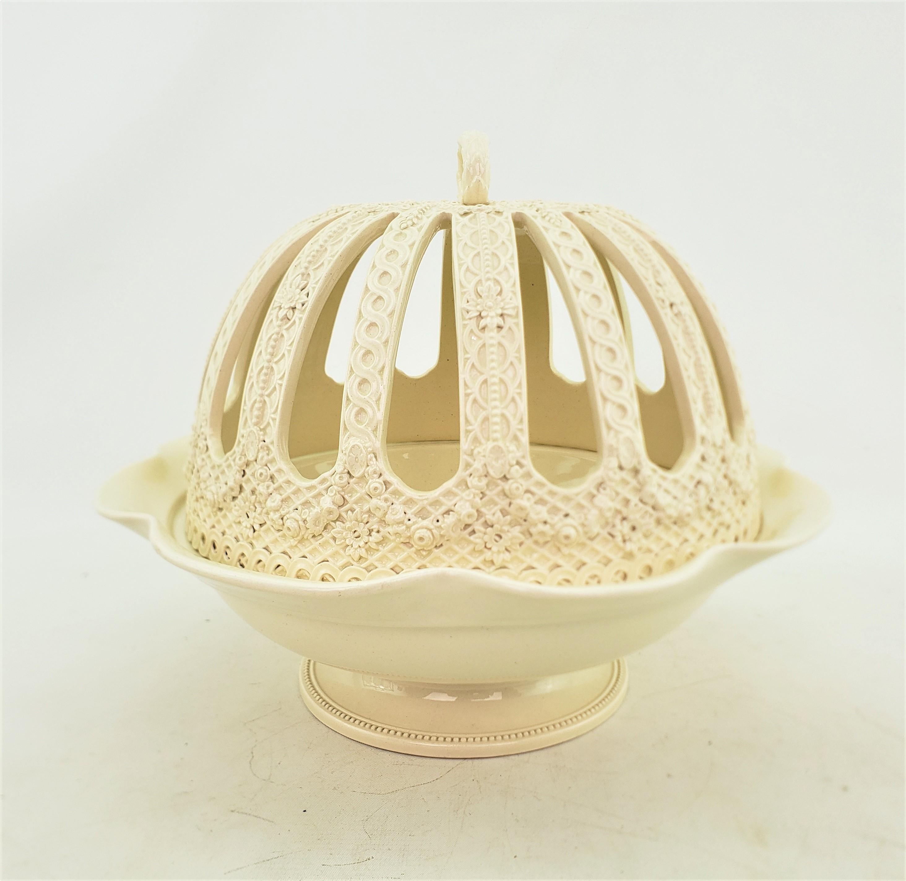 Antike Wedgwood Schale aus cremefarbenem Wedgwoodware oder Queen's Ware mit Deckel (Keramik) im Angebot