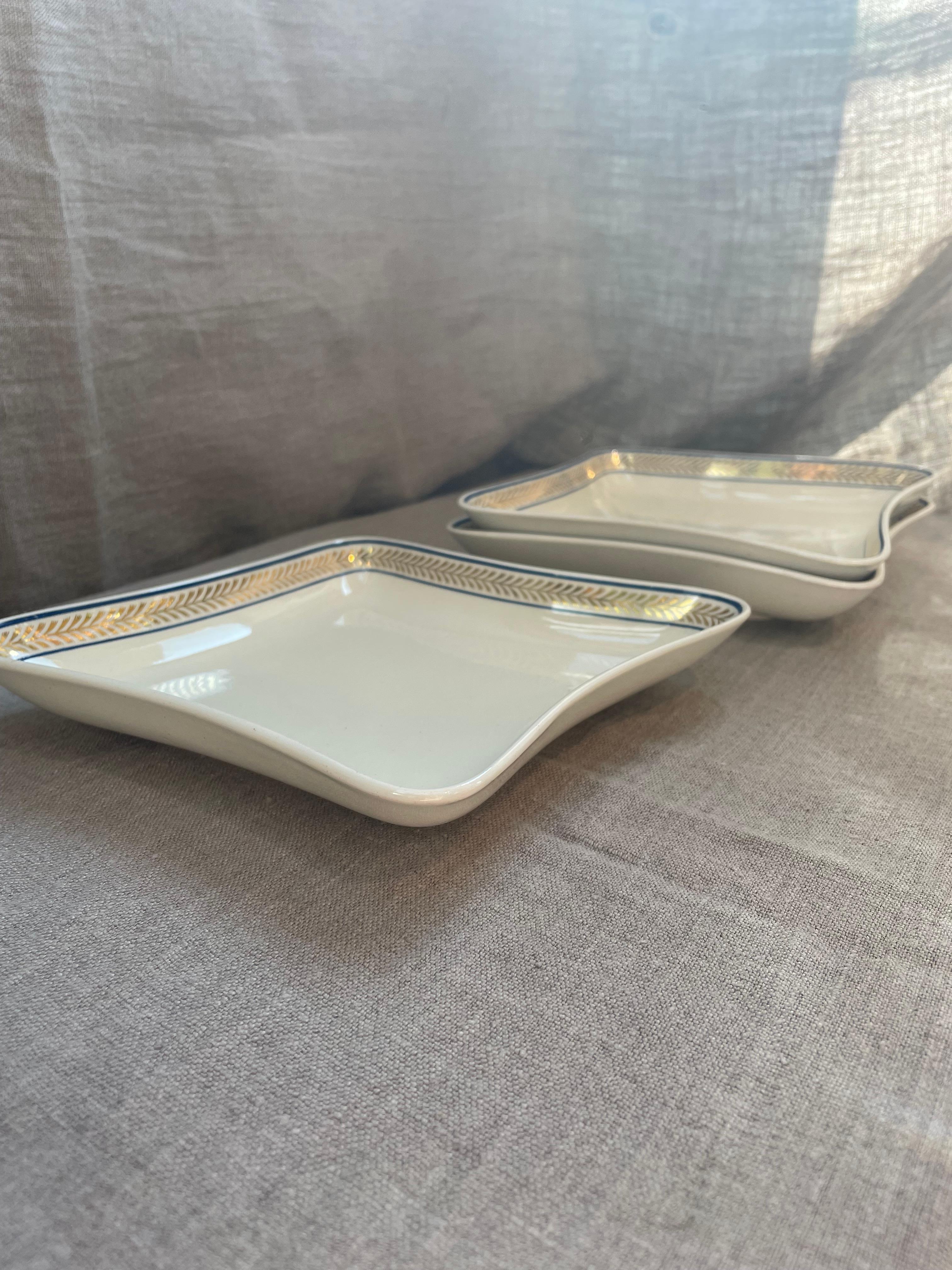 Peint à la main Service ancien de 15 pièces en Creamware de Wedgwood, Circa 1790-1810 en vente