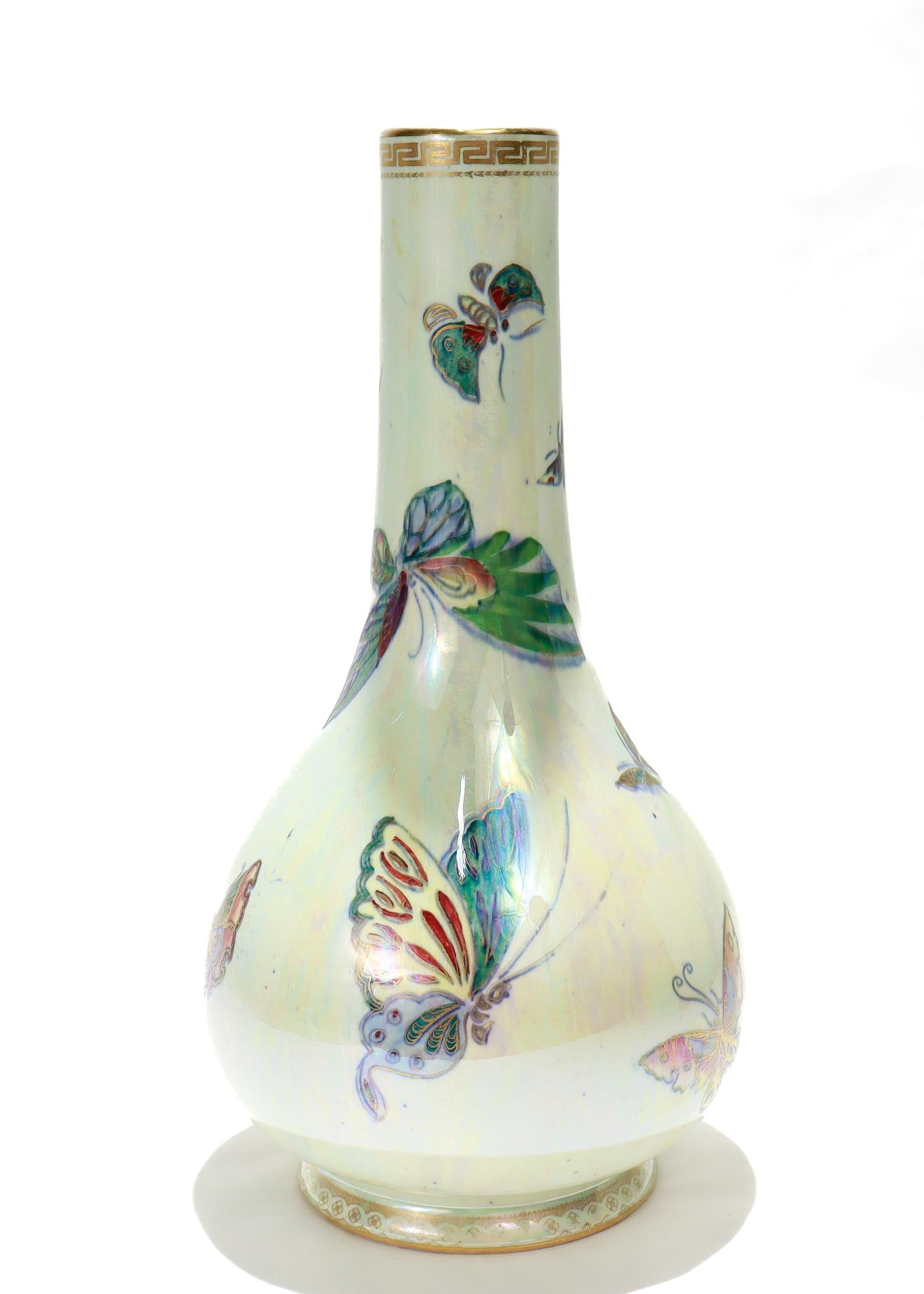 Art Nouveau Antico vaso Wedgwood Daisy Makeig-Jones Fairyland Lustre 'Butterfly' No. Z4832 in vendita