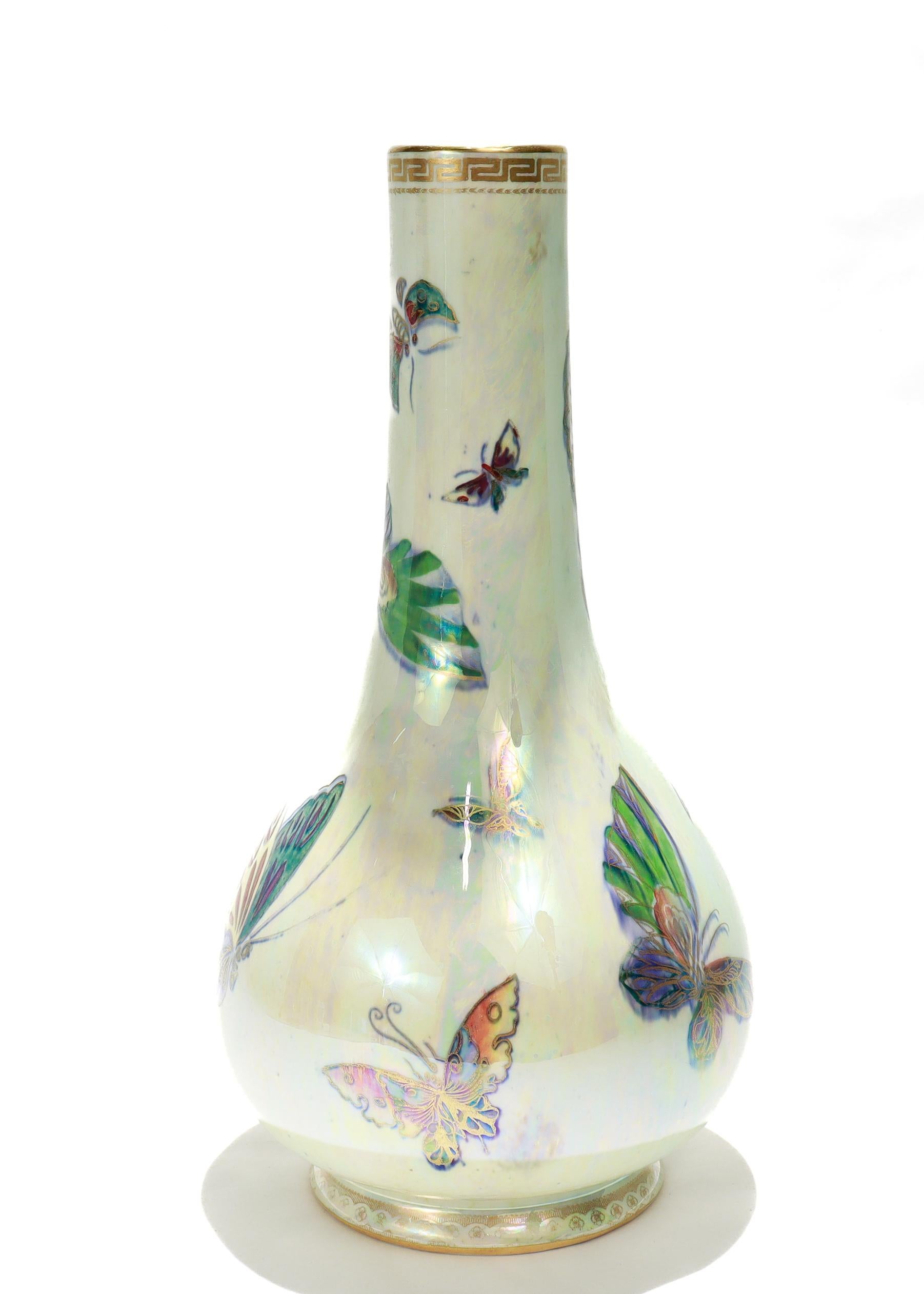 Britannico Antico vaso Wedgwood Daisy Makeig-Jones Fairyland Lustre 'Butterfly' No. Z4832 in vendita