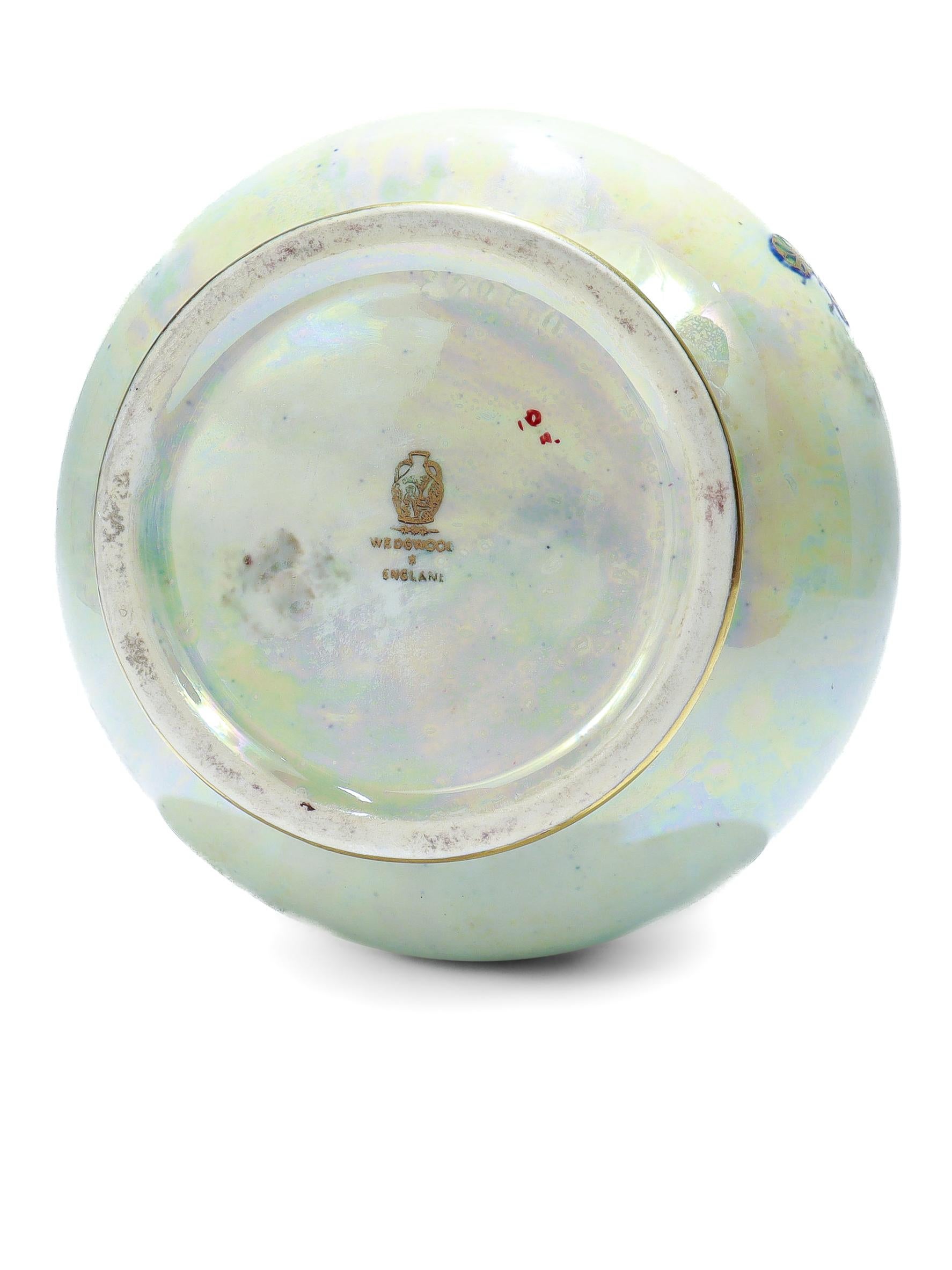 Porcellana Antico vaso Wedgwood Daisy Makeig-Jones Fairyland Lustre 'Butterfly' No. Z4832 in vendita