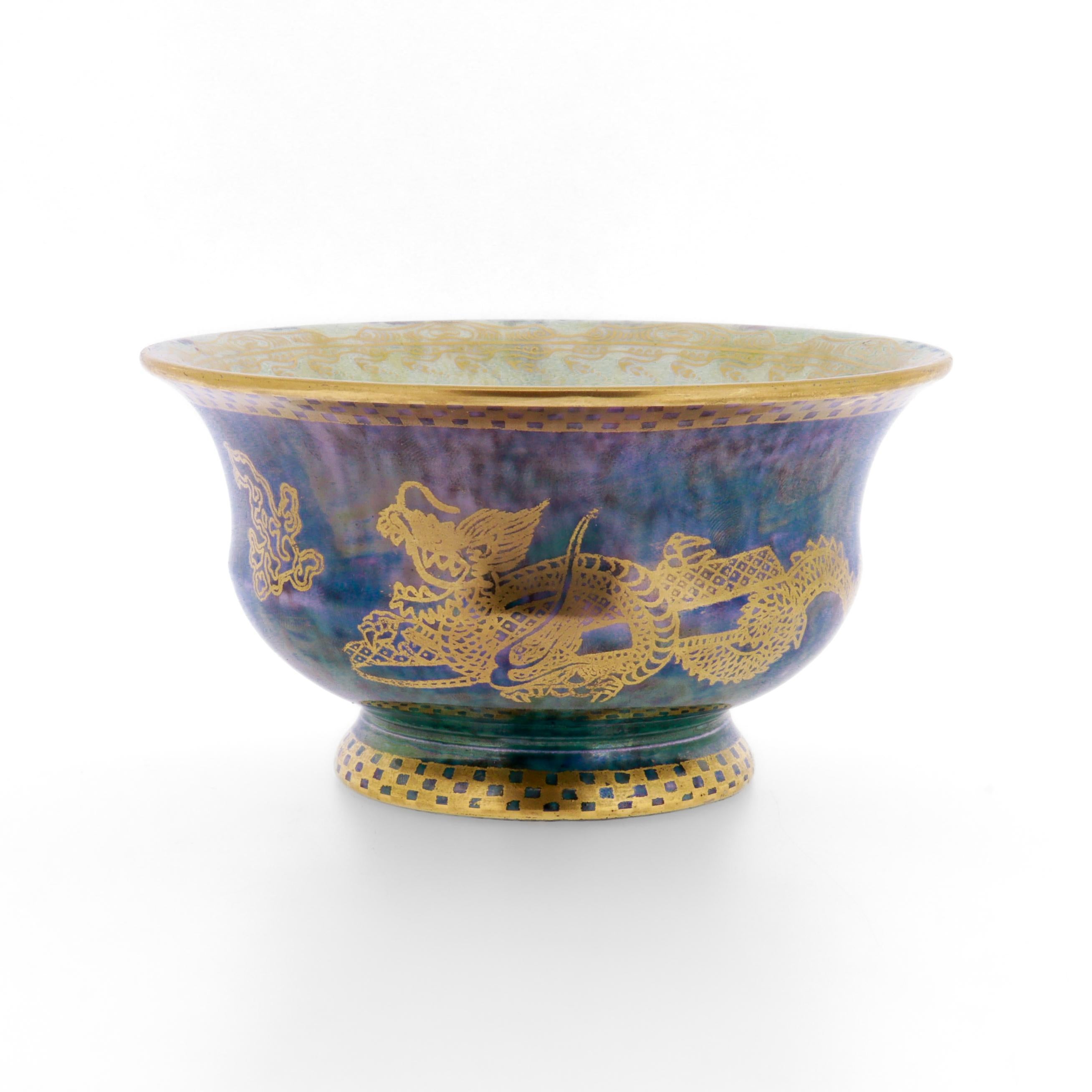 Bol Wedgwood ancien marguerite Makeig-Jones Fairyland avec dragon céleste doré Bon état - En vente à Philadelphia, PA