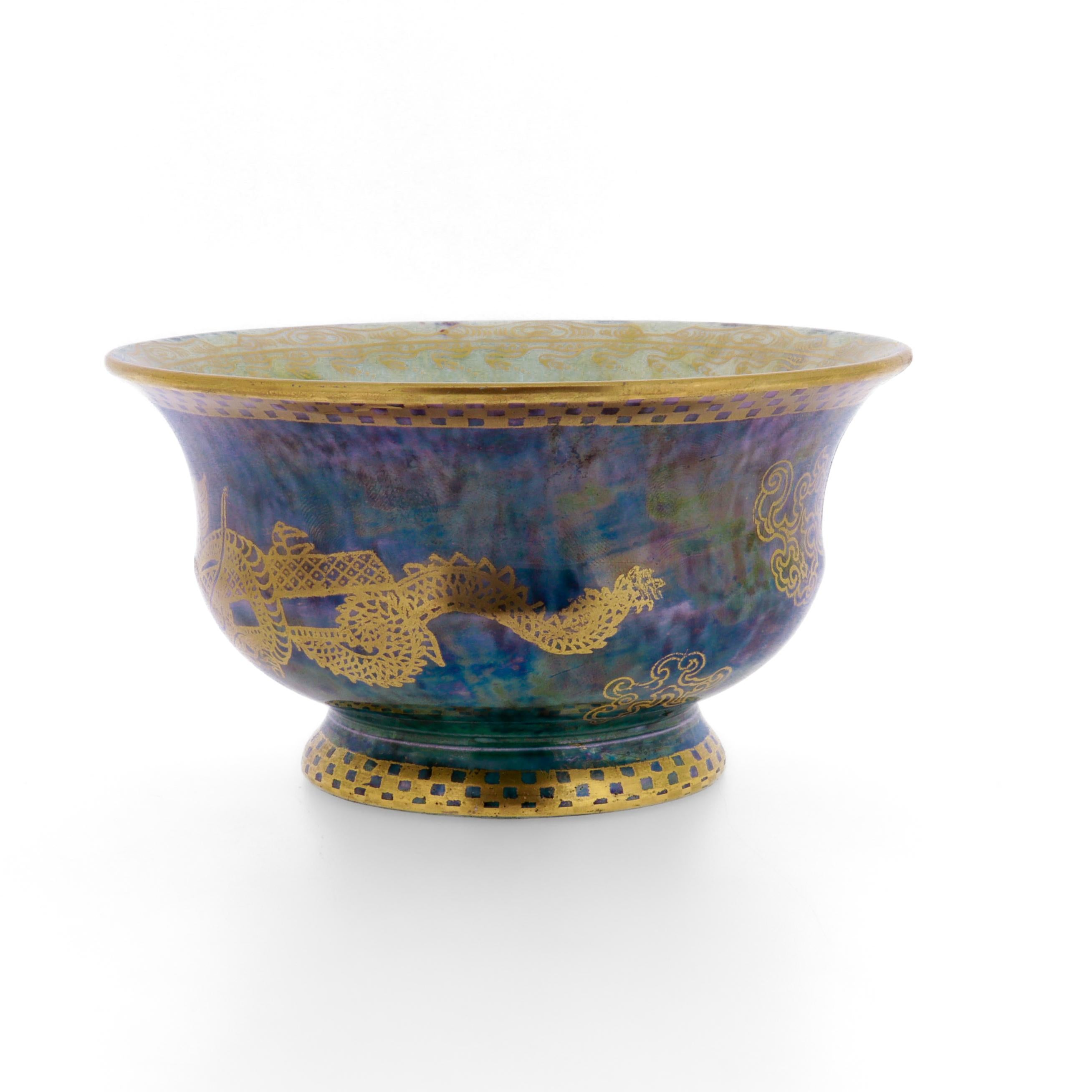 20ième siècle Bol Wedgwood ancien marguerite Makeig-Jones Fairyland avec dragon céleste doré en vente