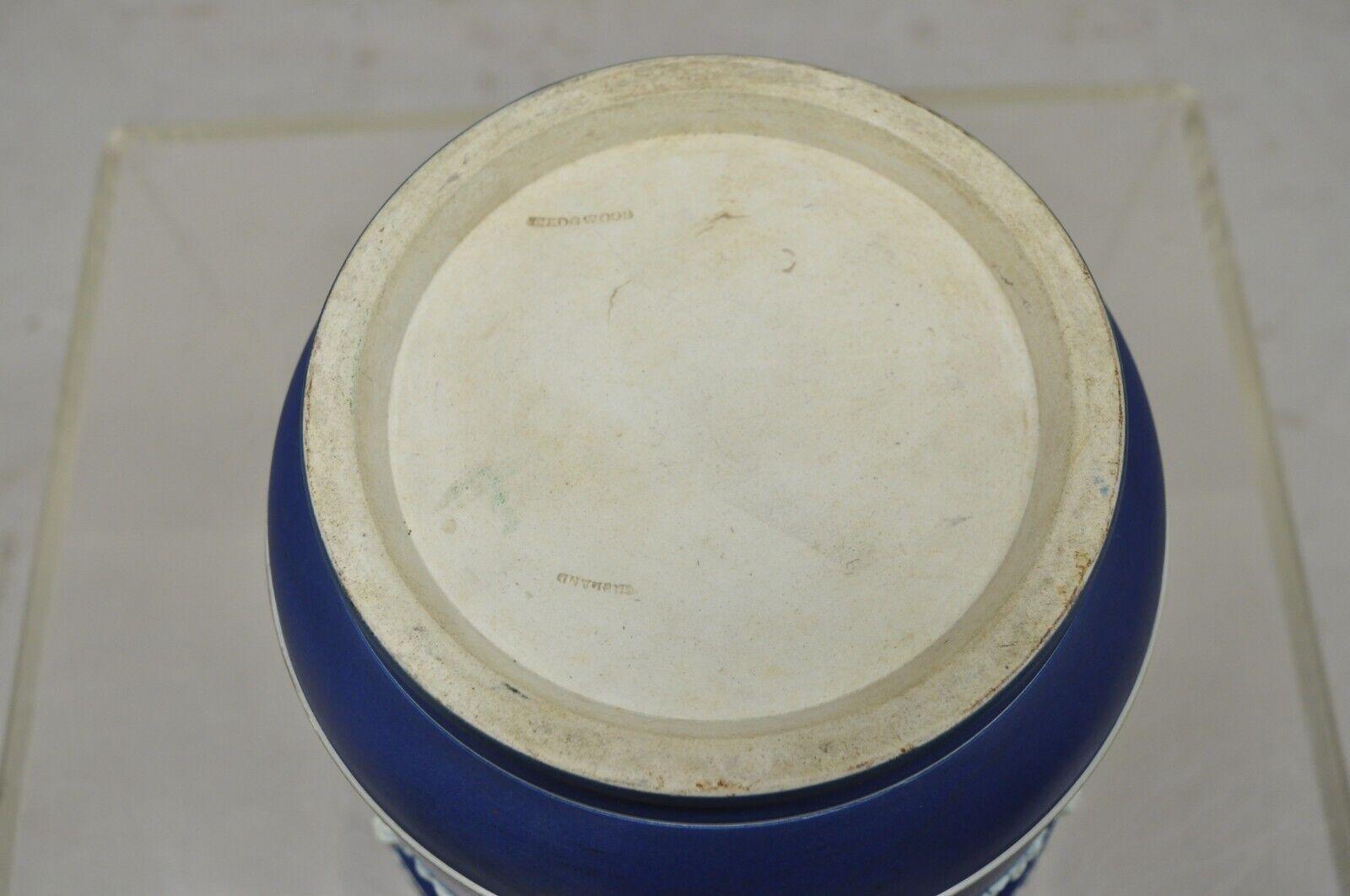 Ancien cache-pot en jaspe bleu de Wedgwood Angleterre avec bord en laiton en vente 4