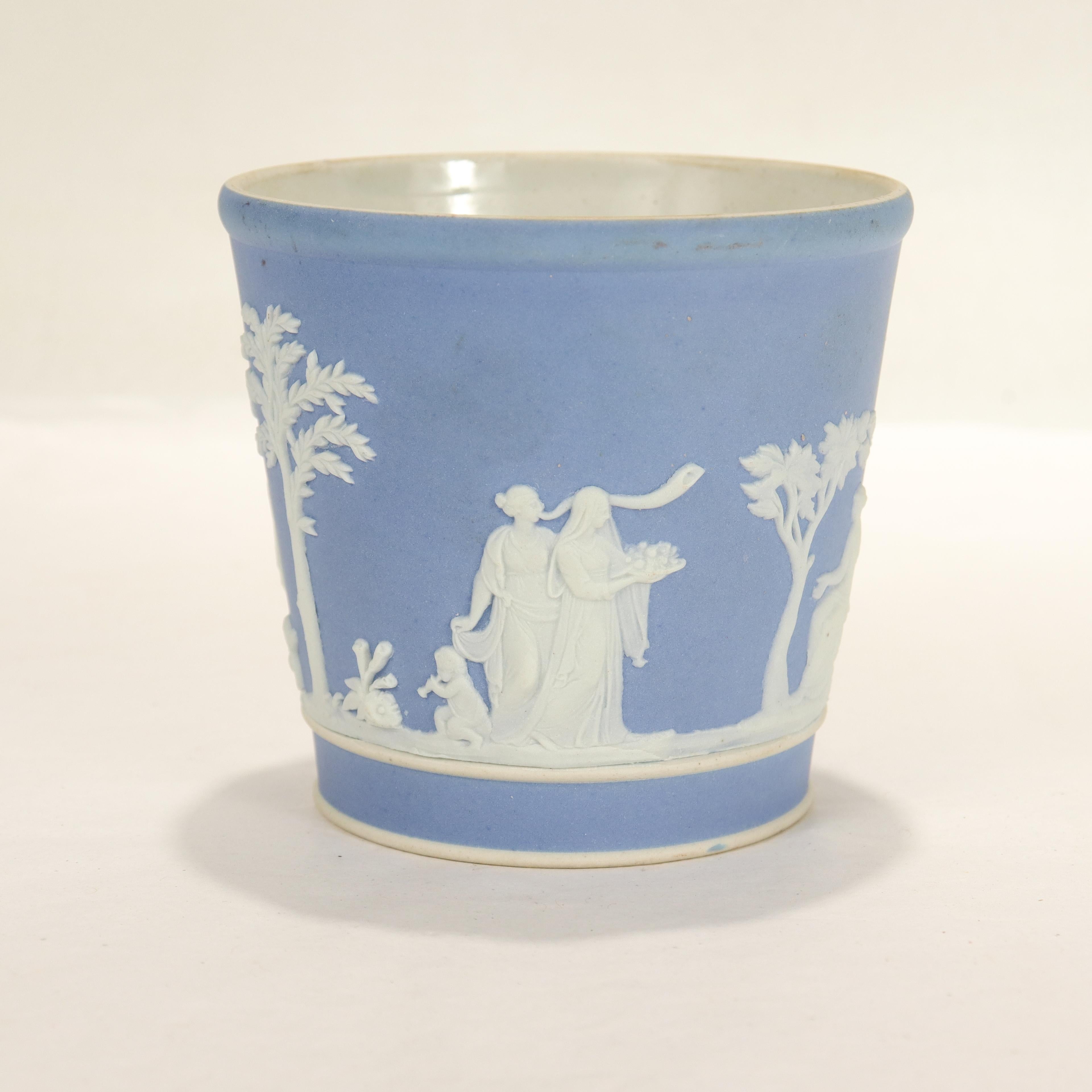 Antike Wedgwood Hellblau Jaspisware Becher oder Becher (Neoklassisch) im Angebot