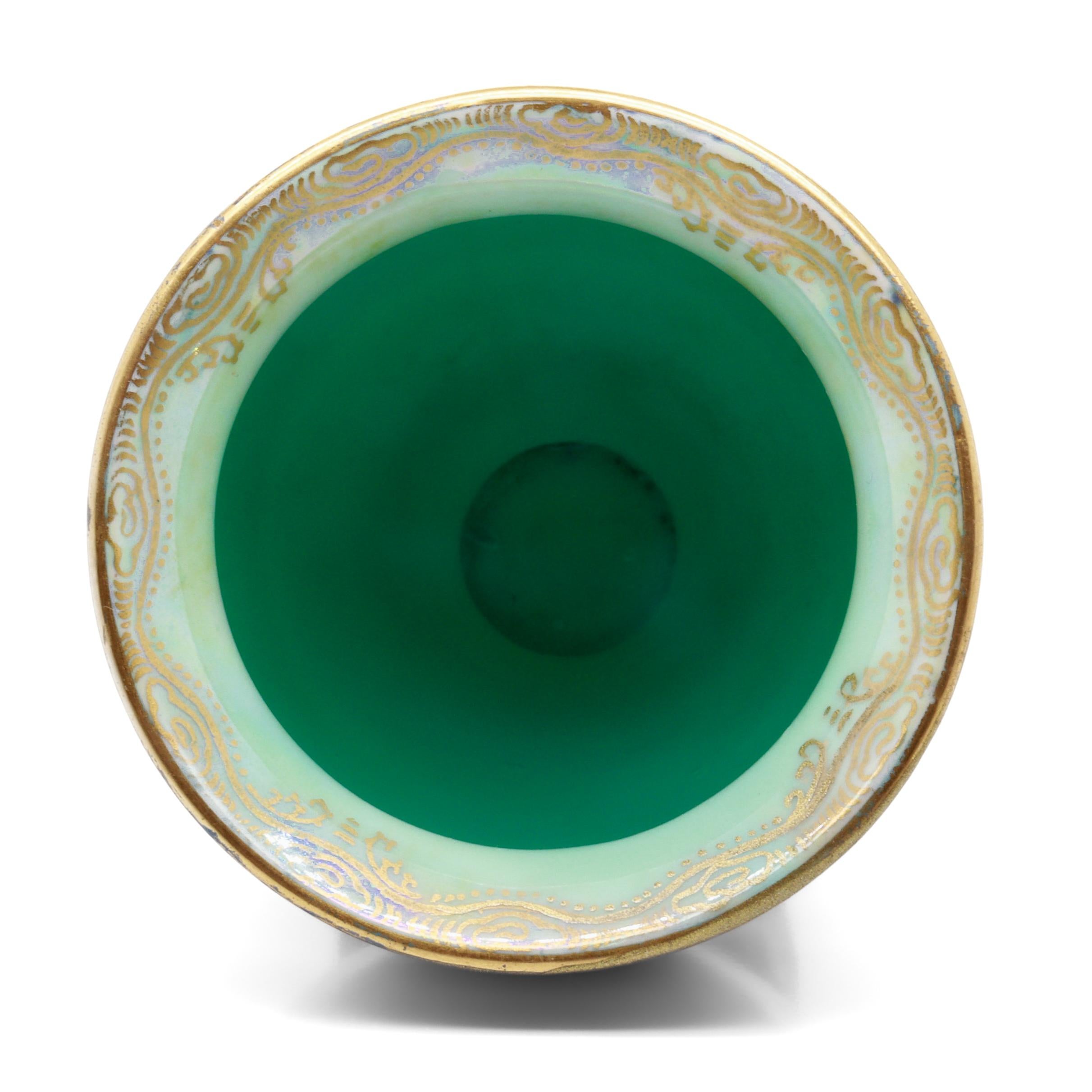20ième siècle Vase d'antiquités Wedgwood Makeig-Jones Fairyland Lustre Dragon Cabinet en vente