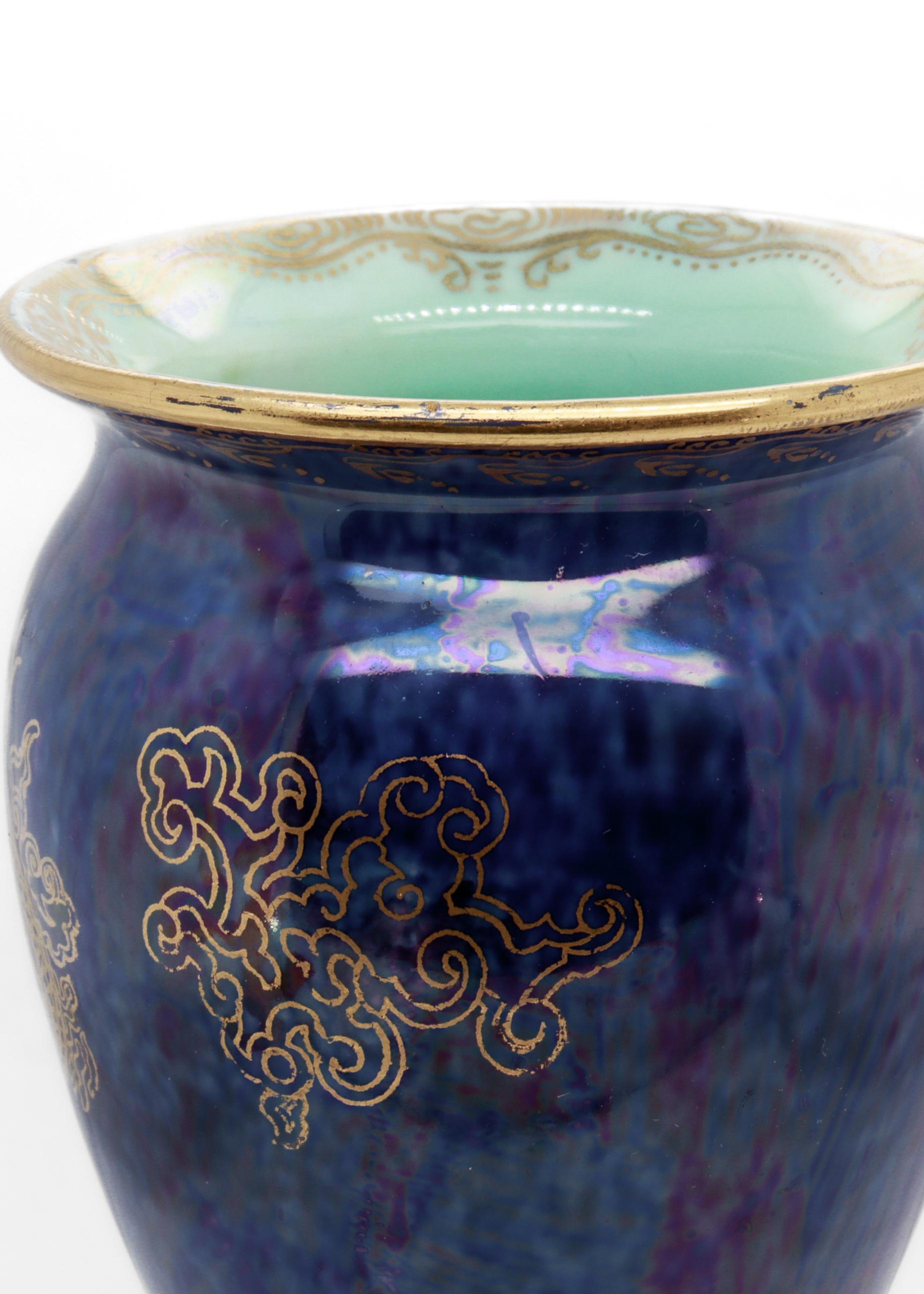 Vase d'antiquités Wedgwood Makeig-Jones Fairyland Lustre Dragon Cabinet en vente 1