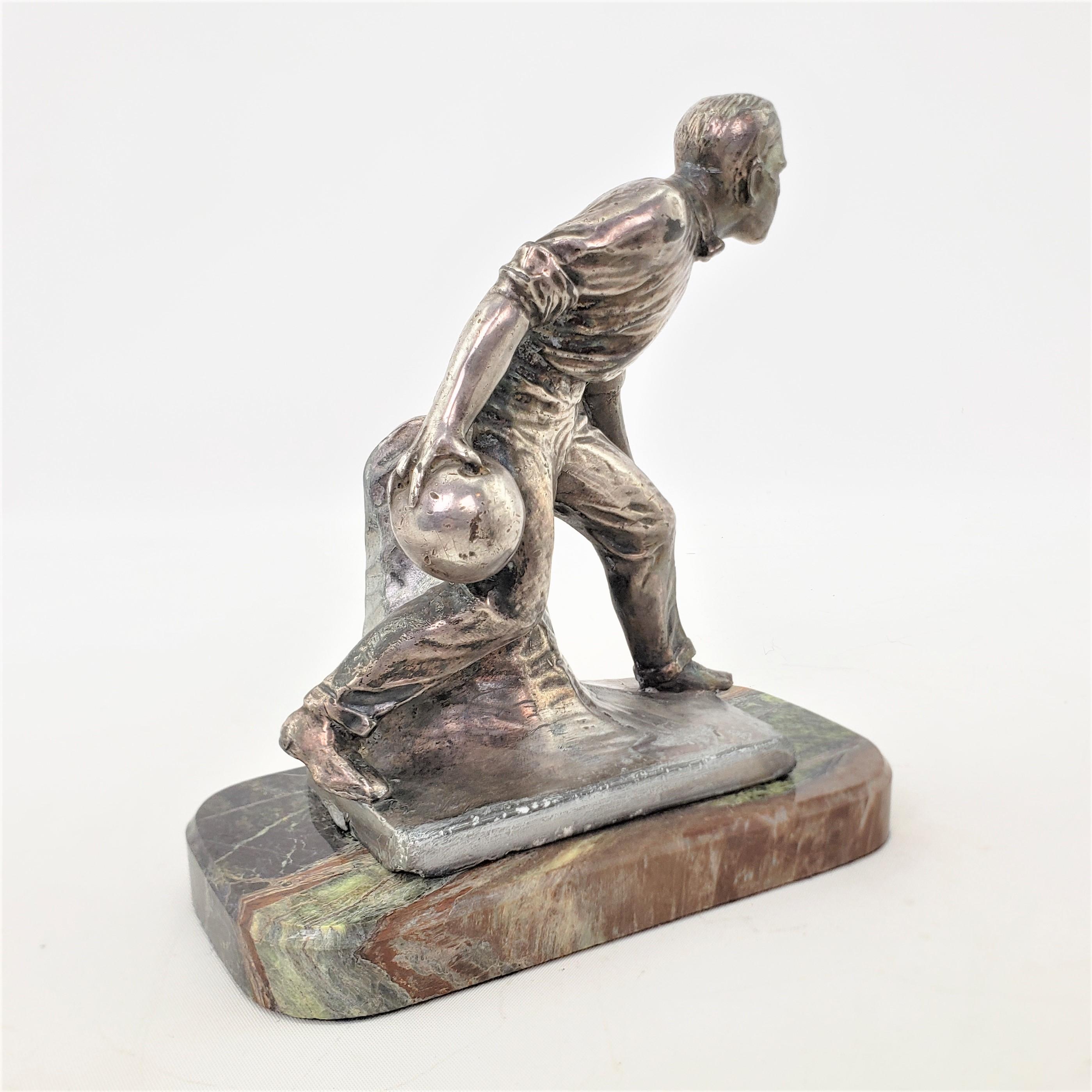 Moulage Ancienne sculpture de bowling ou de bowleur masculin Art Déco des frères Weidlich sur socle en vente