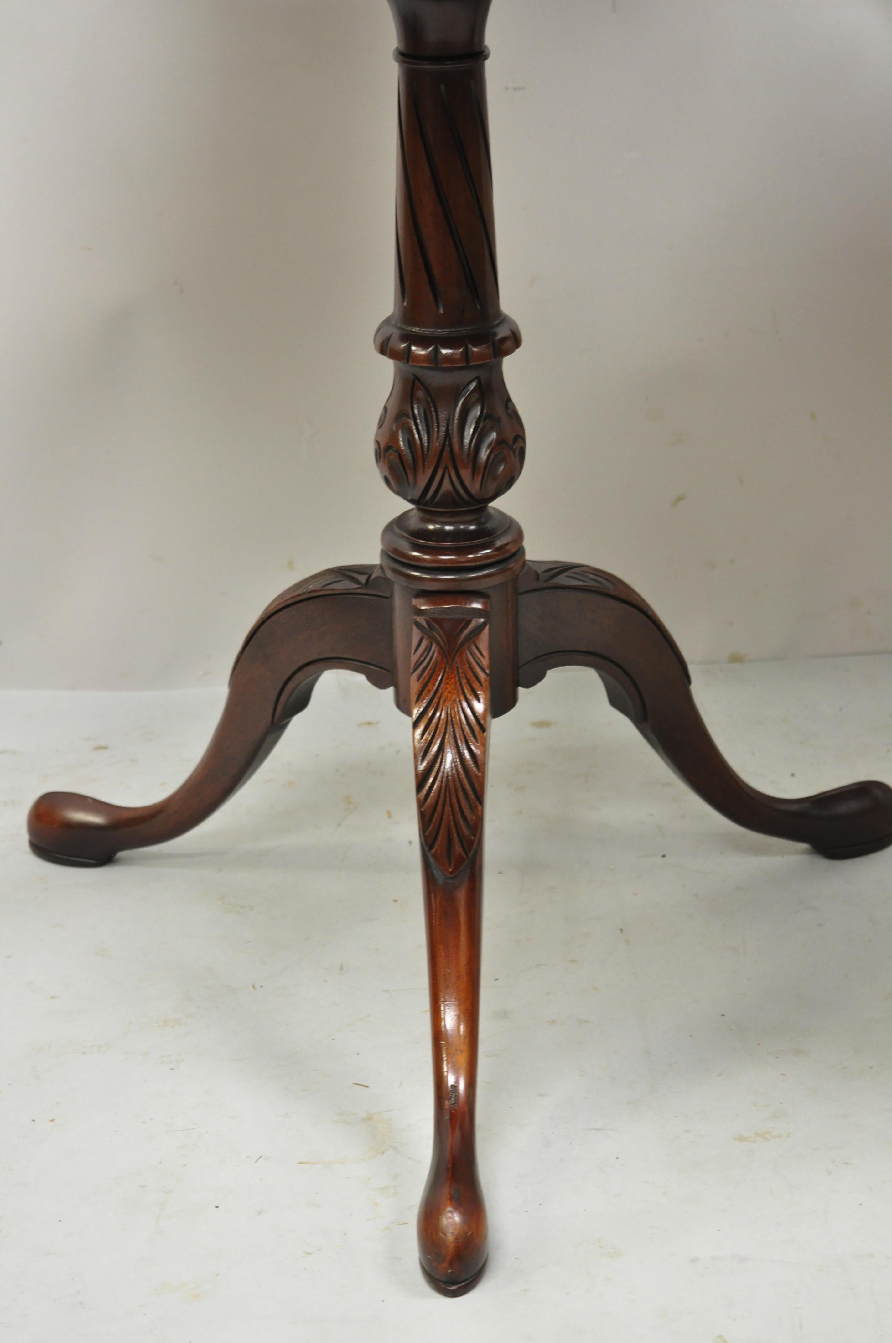 North American Antique Weiman Heirloom Mahogany Regency Pie Crust Side Lamp Tables, a Pair