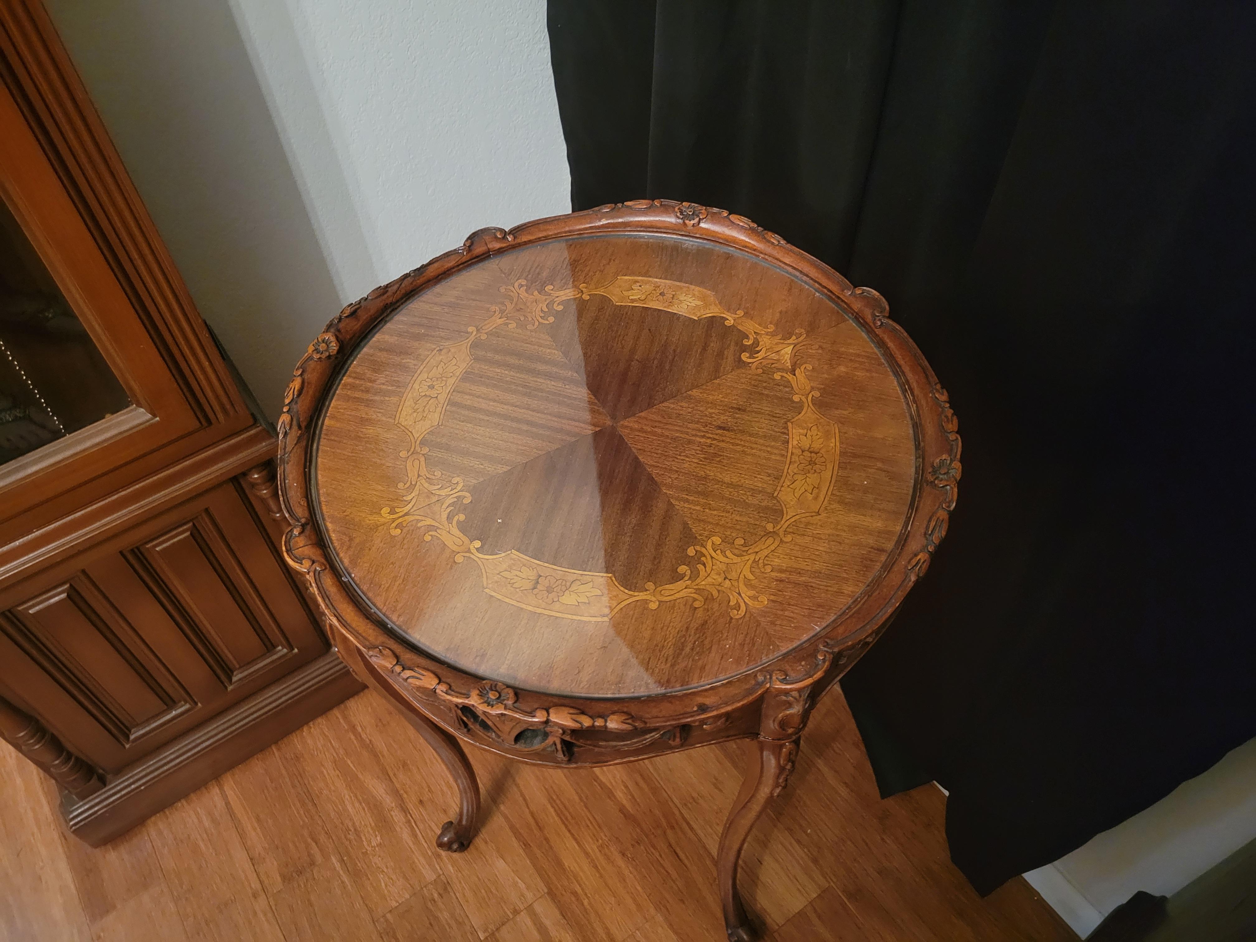 20ième siècle Ancienne table Weiman Heirloom sculptée à la main en vente