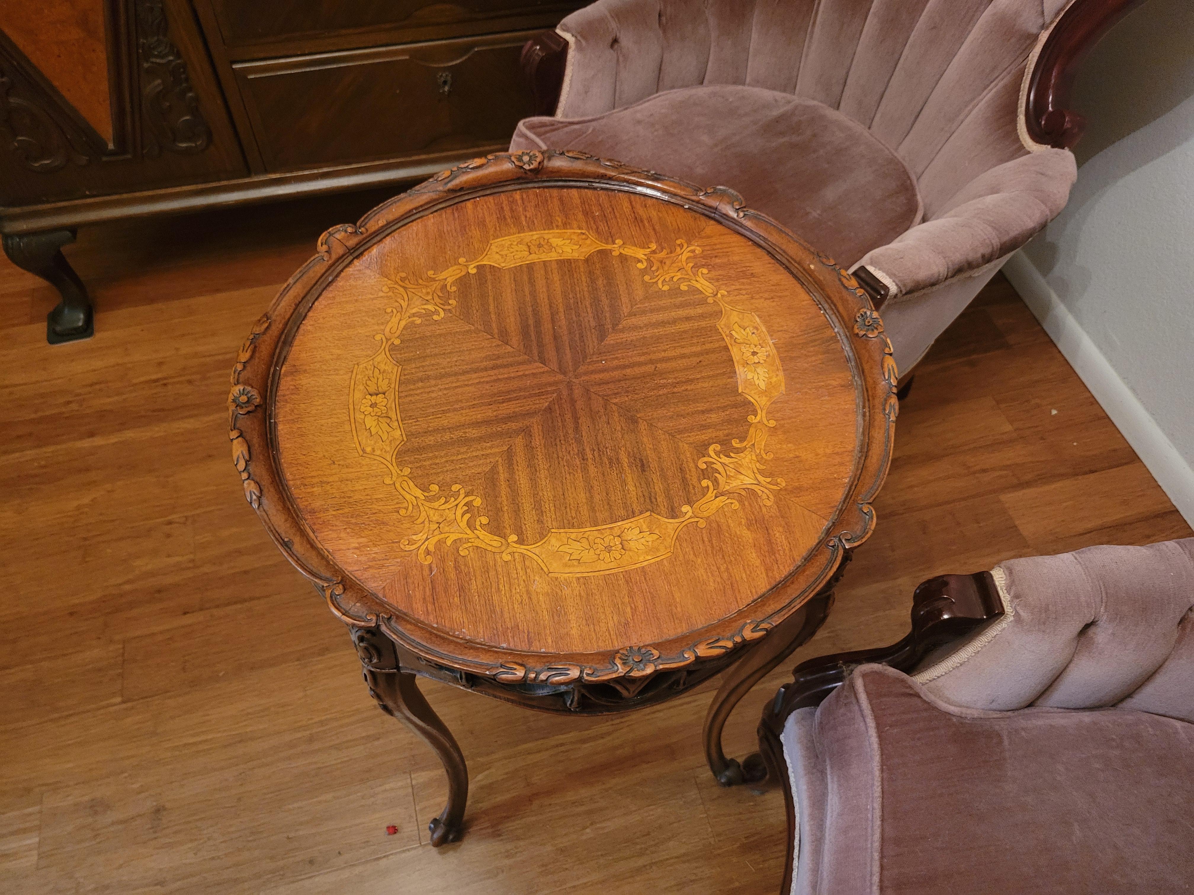 Ancienne table Weiman Heirloom sculptée à la main Bon état - En vente à Phoenix, AZ