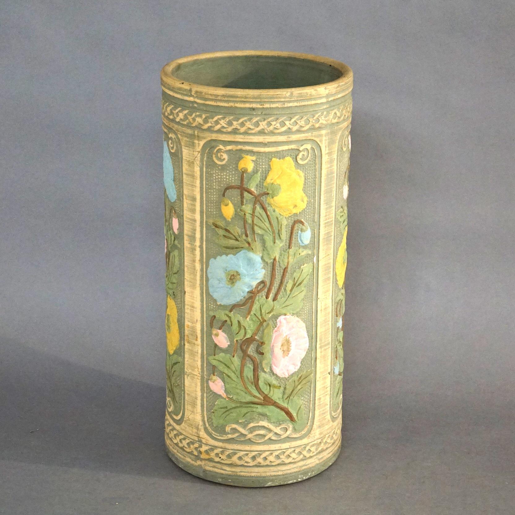 Porte-parapluie ancien de style Arts and Crafts Weller Robinson Ransbottom, de forme cylindrique en poterie d'art, avec des panneaux ornés de fleurs de pavot, vers 1920.

Mesures - 22,25 