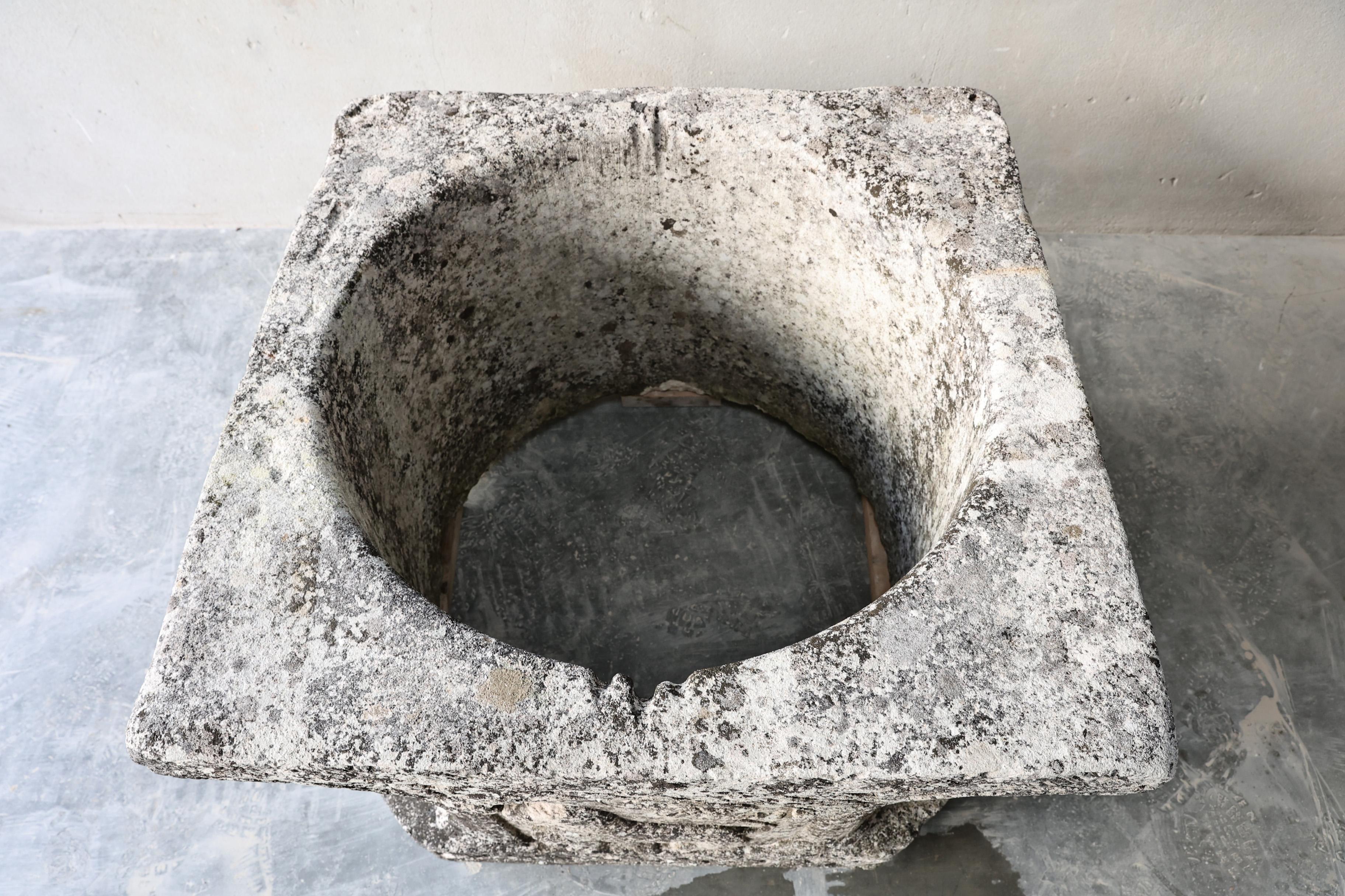 Antique Wellhead 18th century, piedra caliza francesa en venta 1