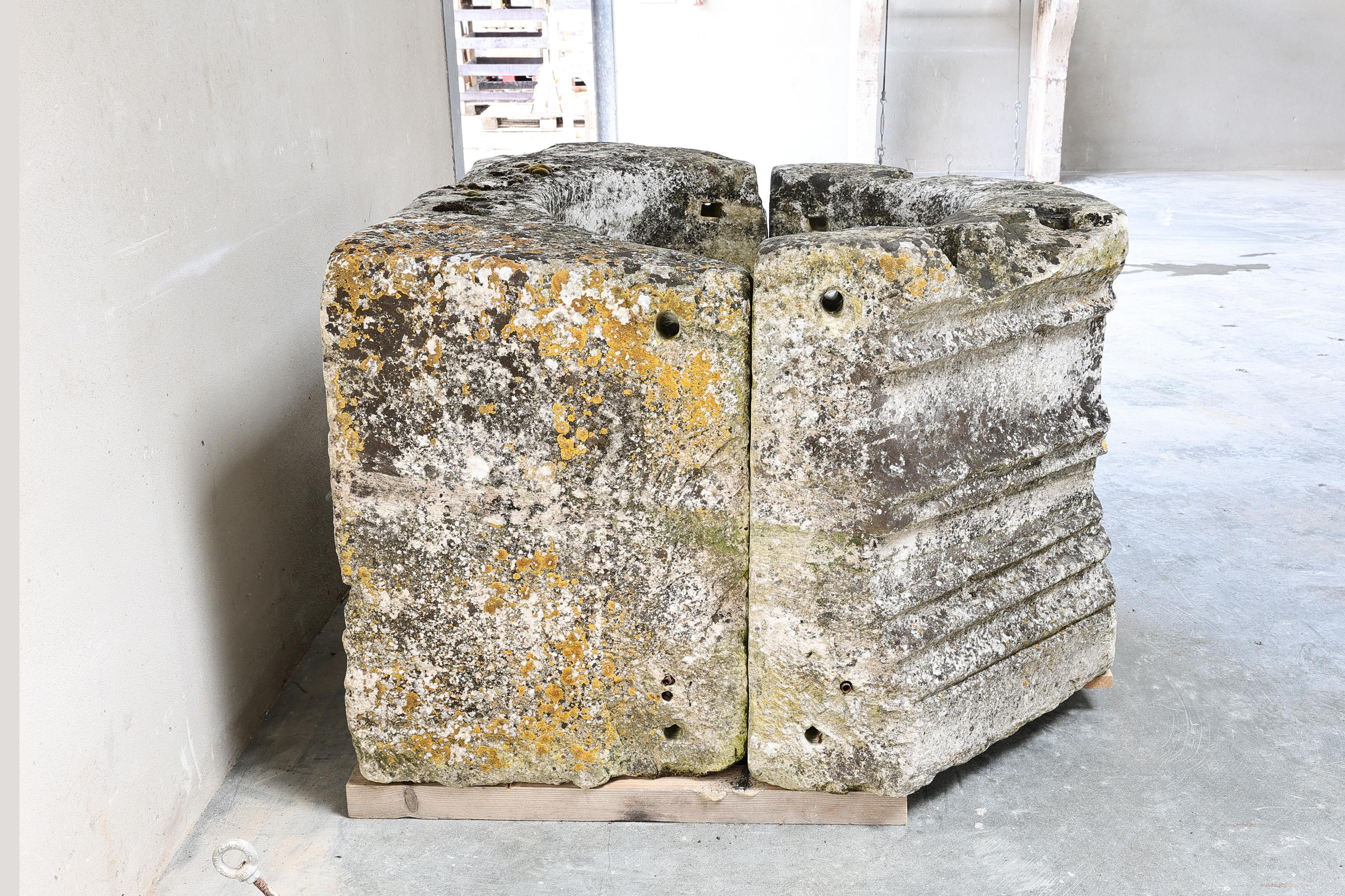 Cabeza de pozo antigua Francés en venta