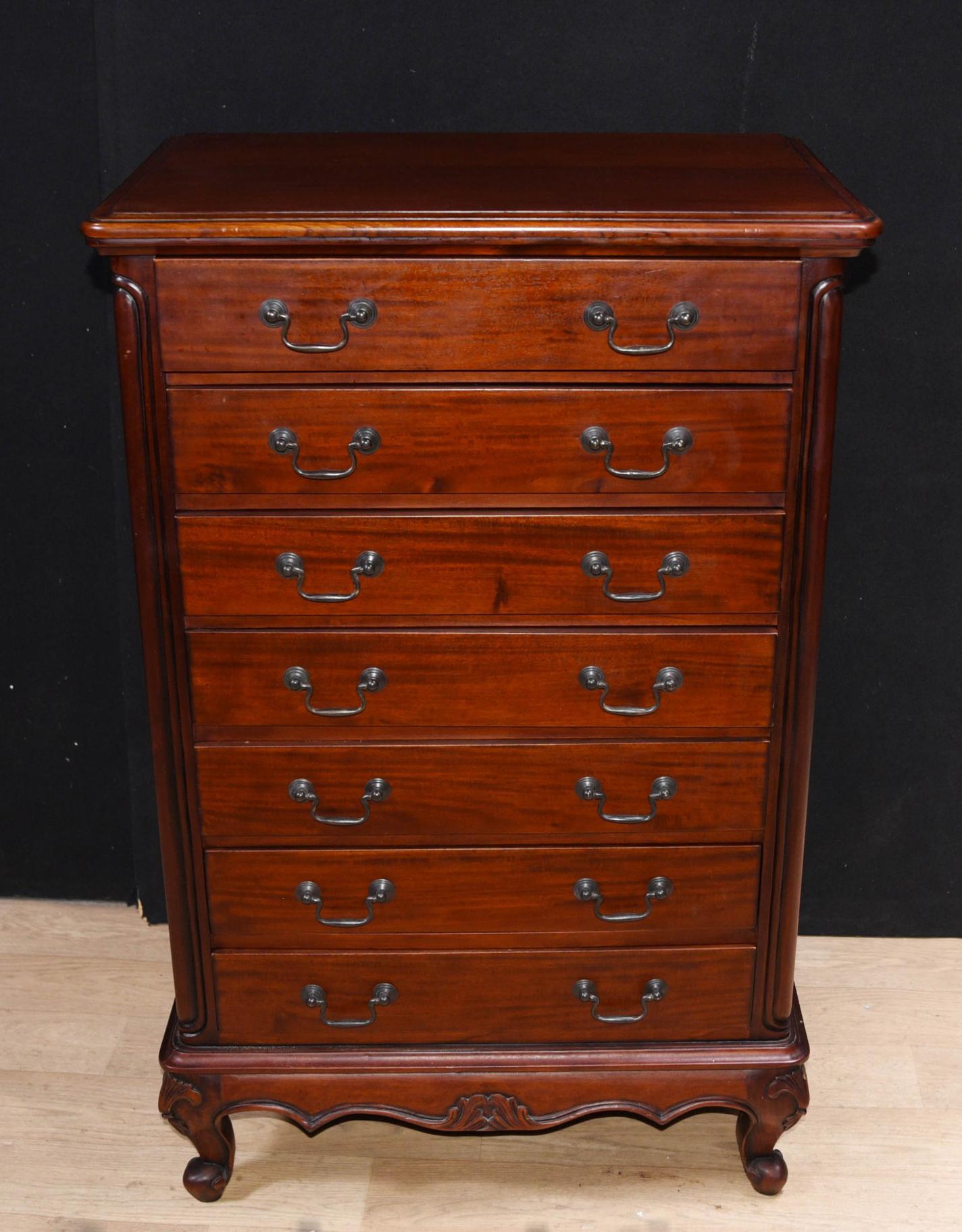 - Gorgeous Wellington chest of drawers in mahogany.
- We date this wonderful antique desk to circa 1890.
- Ample storage with.
- Viewings available by appointment.
- Offered in great shape ready for home use right away.