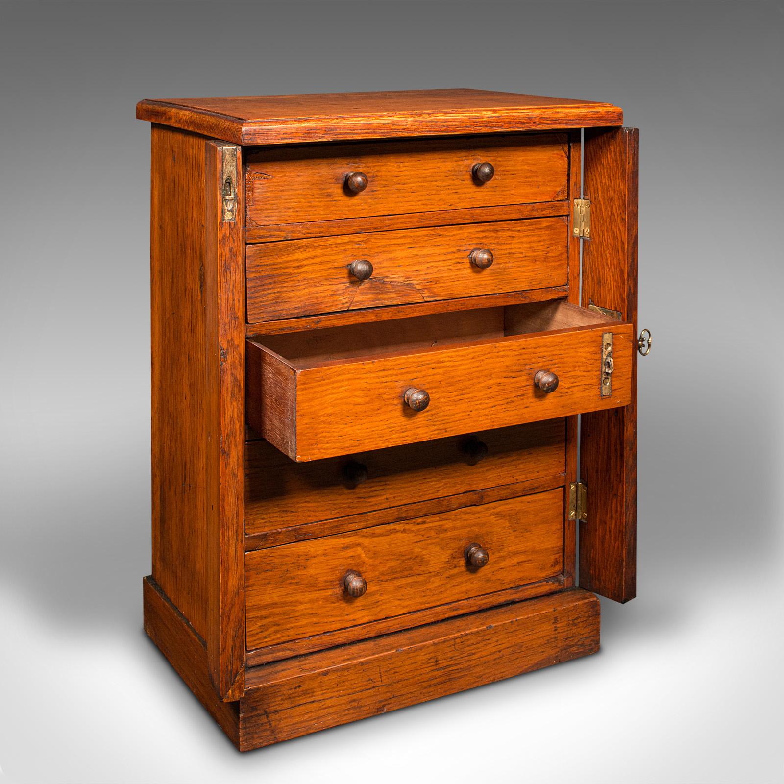 This is an antique Wellington chest of drawers. An English, oak specimen cabinet, dating to the early Victorian period, circa 1850.

Delightful small cabinet of drawers, perfect for the collector
Displays a desirable aged patina and in good