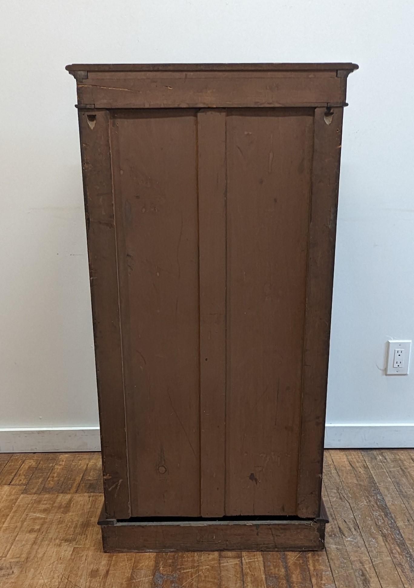Antique Wellington Chest of Drawers In Good Condition In New York, NY