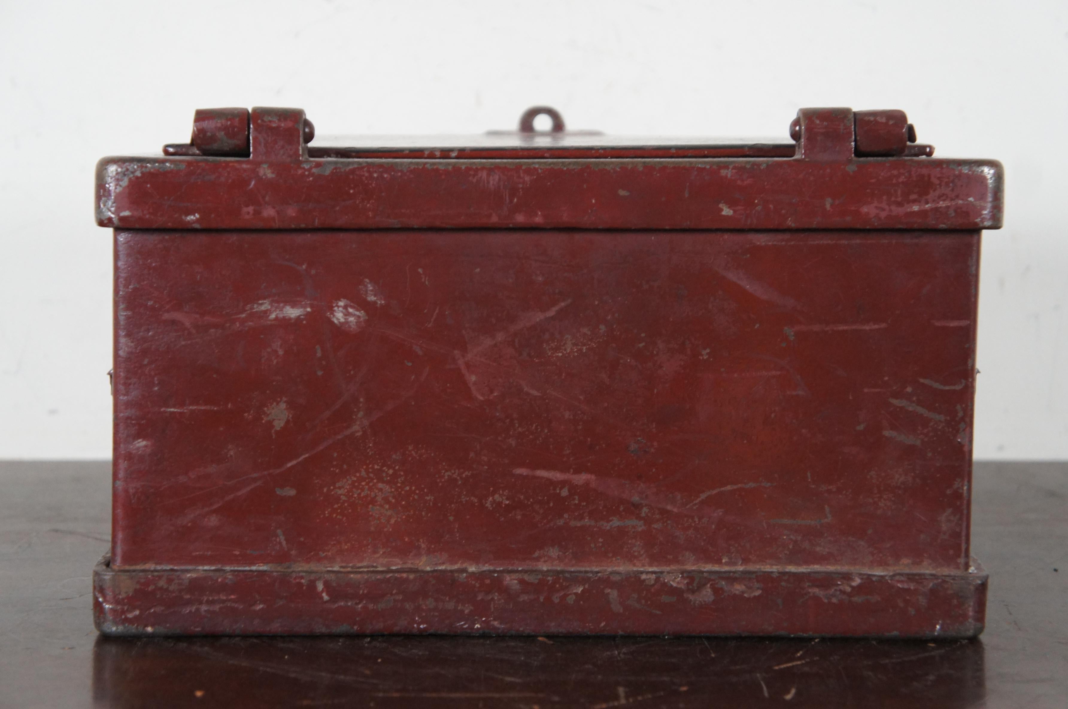 Antique Wells Fargo Heavy Iron Red Fire Proof Stagecoach Strong Box Bank Safe In Good Condition In Dayton, OH