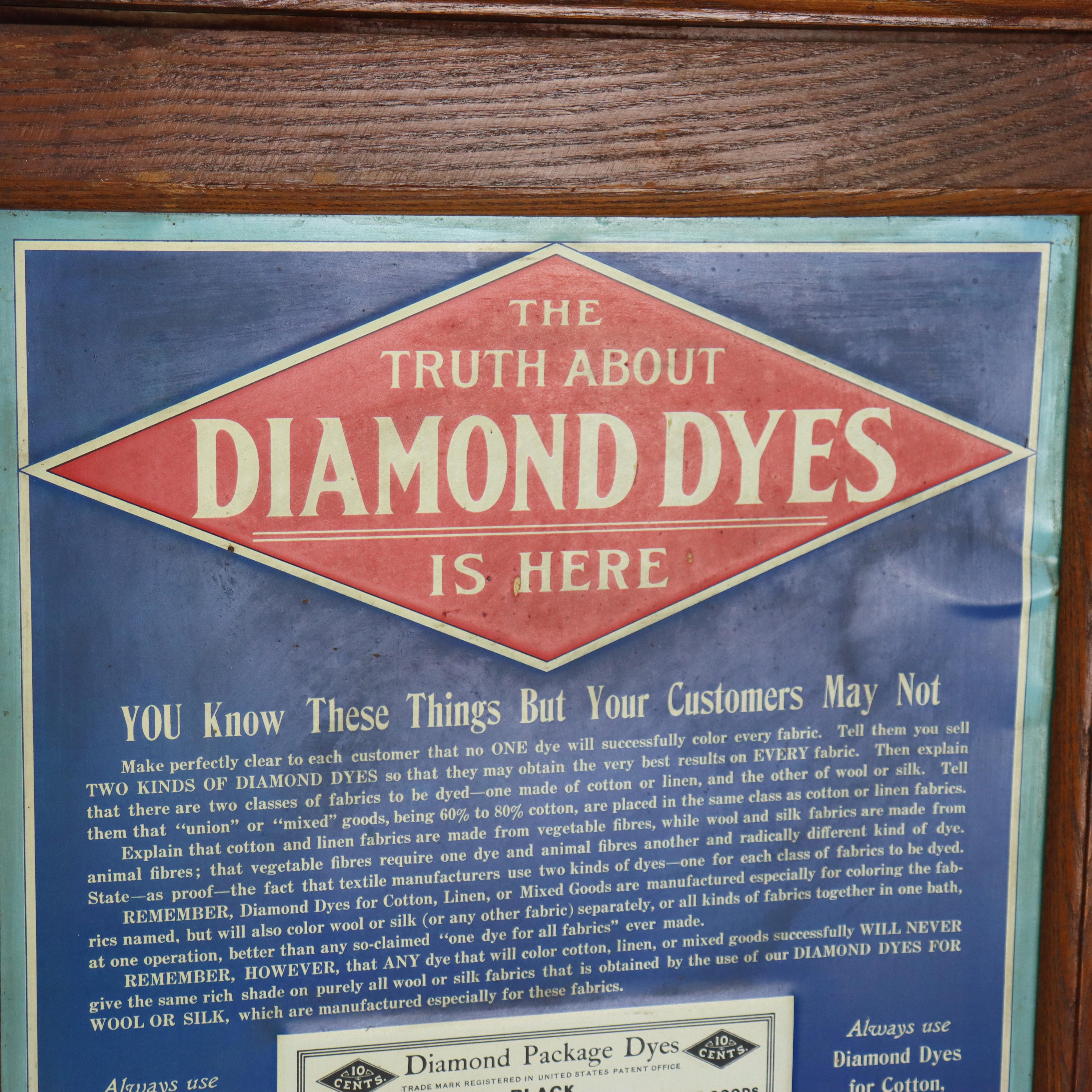 Antico Wells & Richardson Co. Armadietto Country Store con tintura a diamante in Oak e goffrato in vendita 7