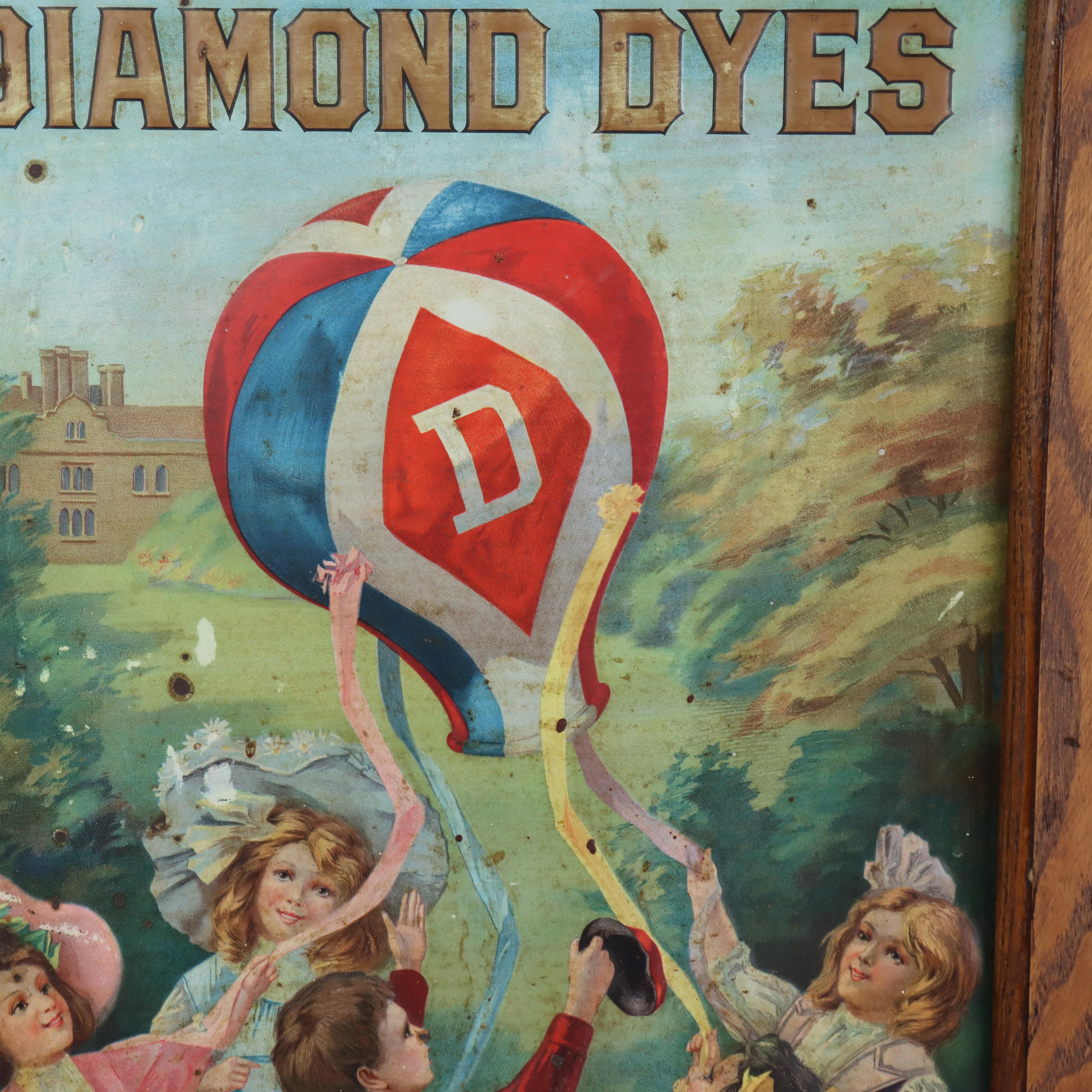 Antico Wells & Richardson Co. Armadietto Country Store con tintura a diamante in Oak e goffrato In condizioni buone in vendita a Big Flats, NY