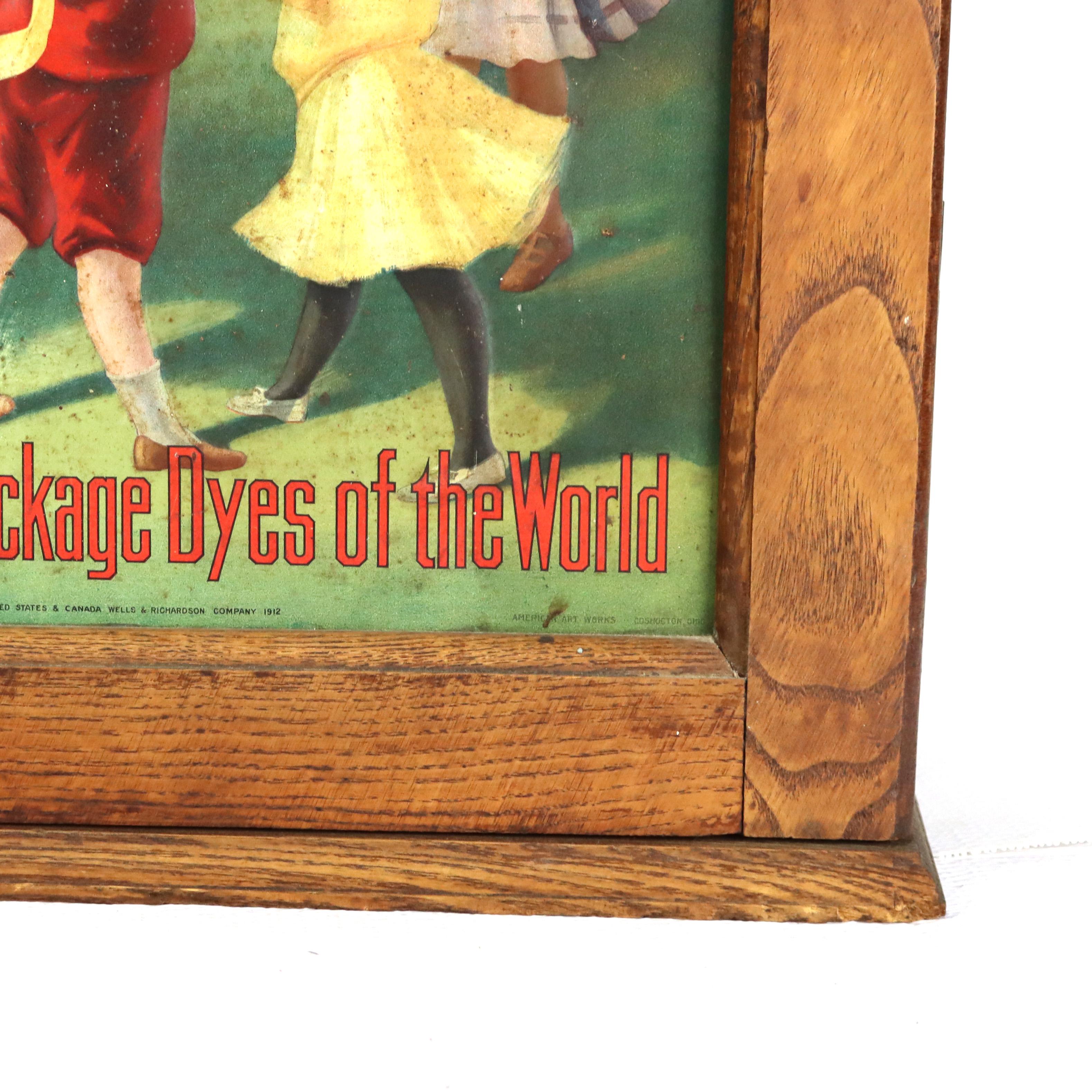 XX secolo Antico Wells & Richardson Co. Armadietto Country Store con tintura a diamante in Oak e goffrato in vendita