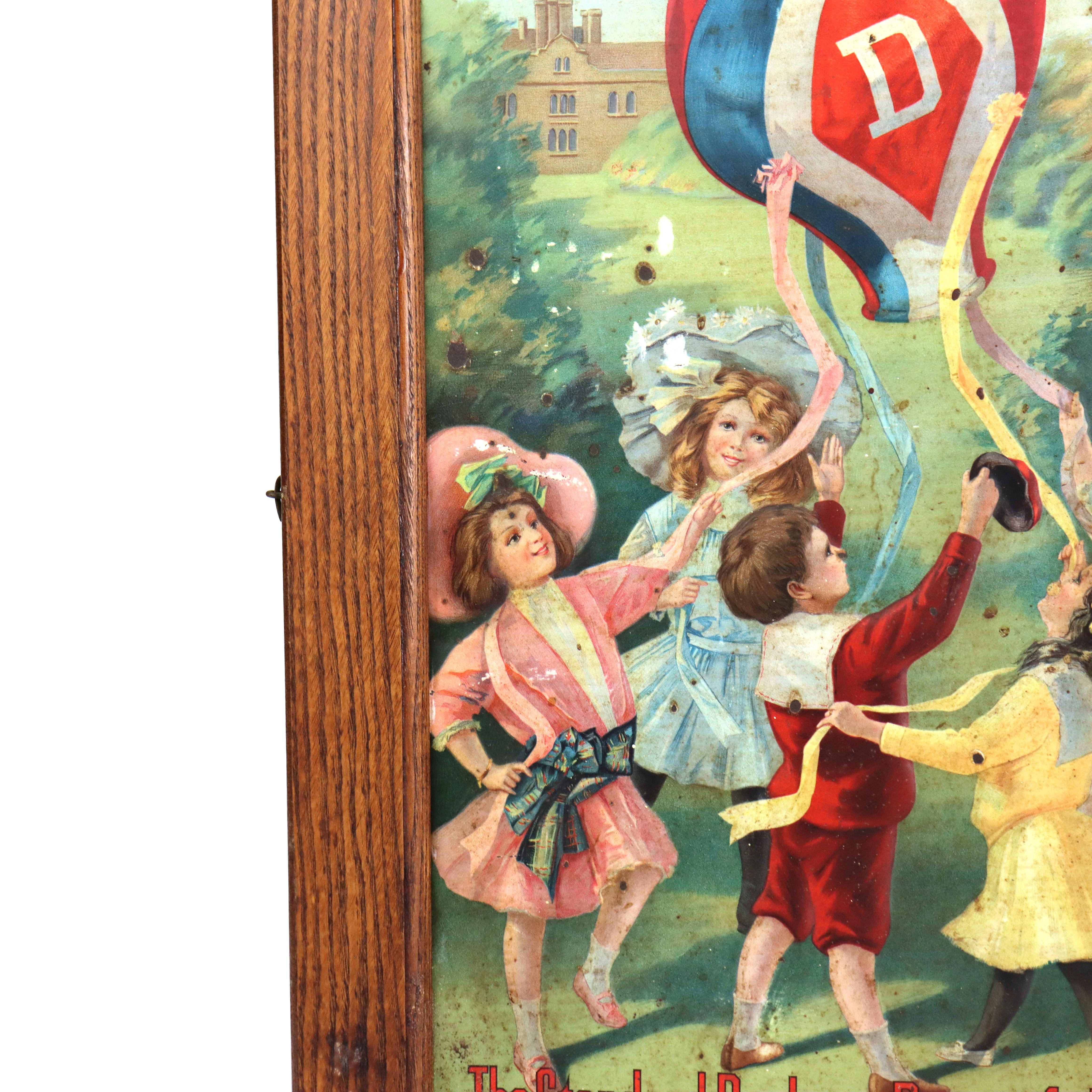 Antico Wells & Richardson Co. Armadietto Country Store con tintura a diamante in Oak e goffrato in vendita 1