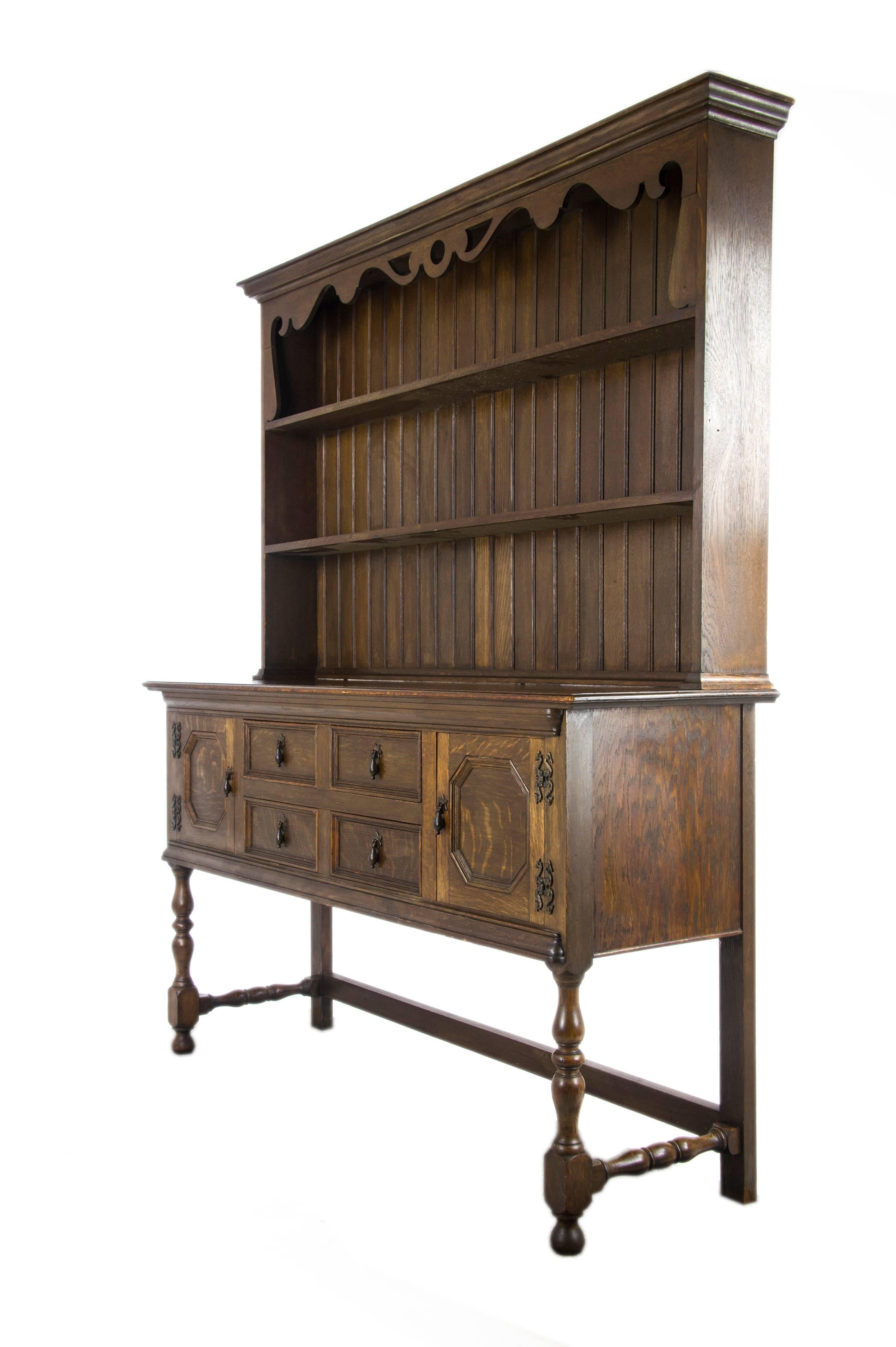 Ancienne commode galloise:: buffet en chêne:: Ecosse 1850:: Meubles Anciens Excellent état à Vancouver, BC