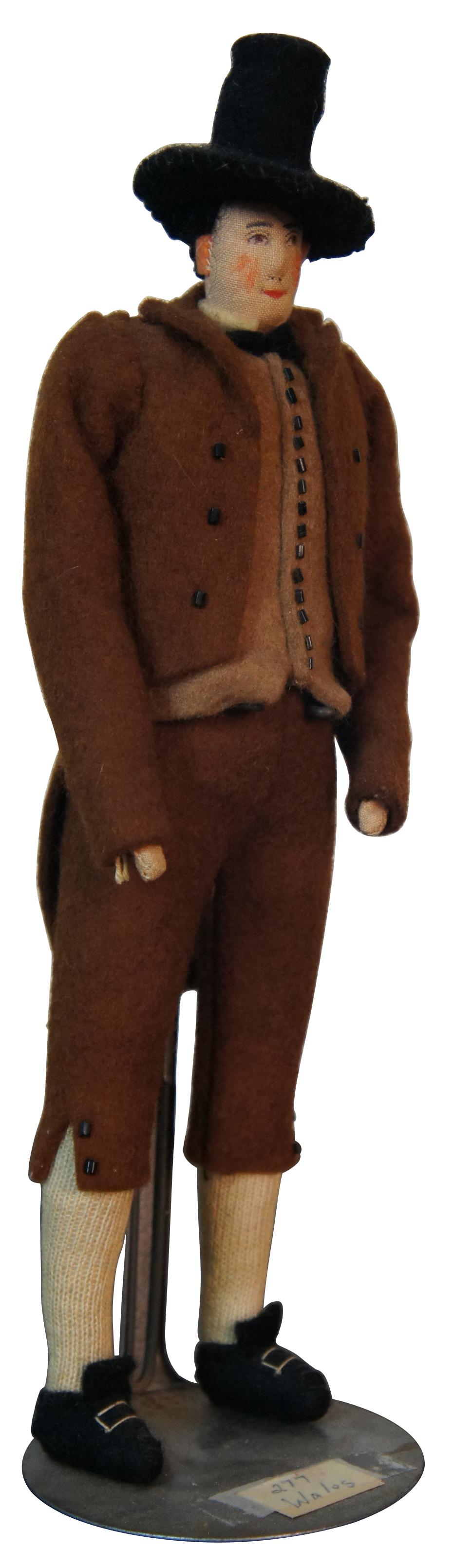 Artisanat Costume en laine ancien pour poupée en tissu d'homme pèlerin d'art populaire gallois, Pays de Galles en vente