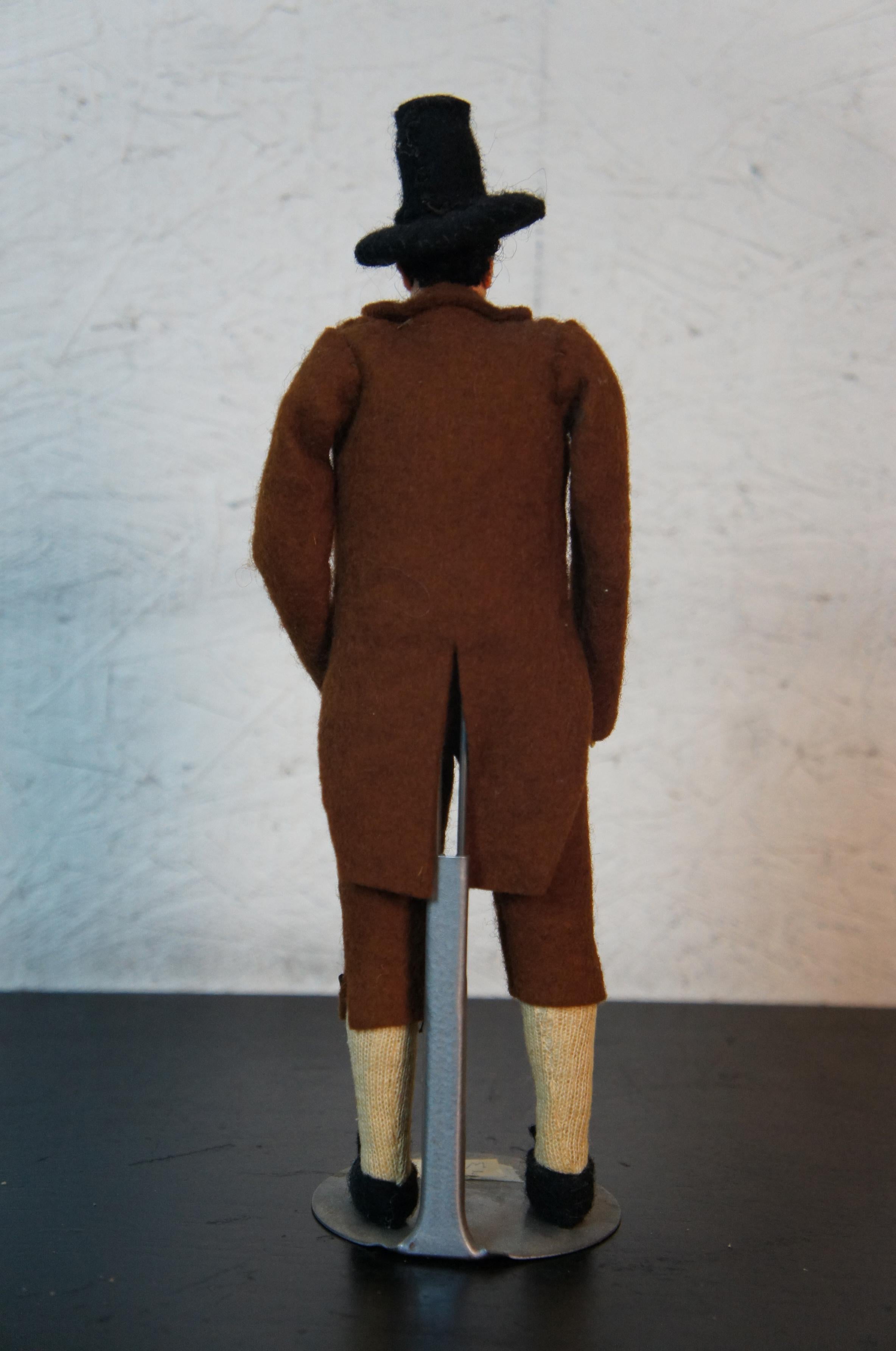 Costume en laine ancien pour poupée en tissu d'homme pèlerin d'art populaire gallois, Pays de Galles Bon état - En vente à Dayton, OH