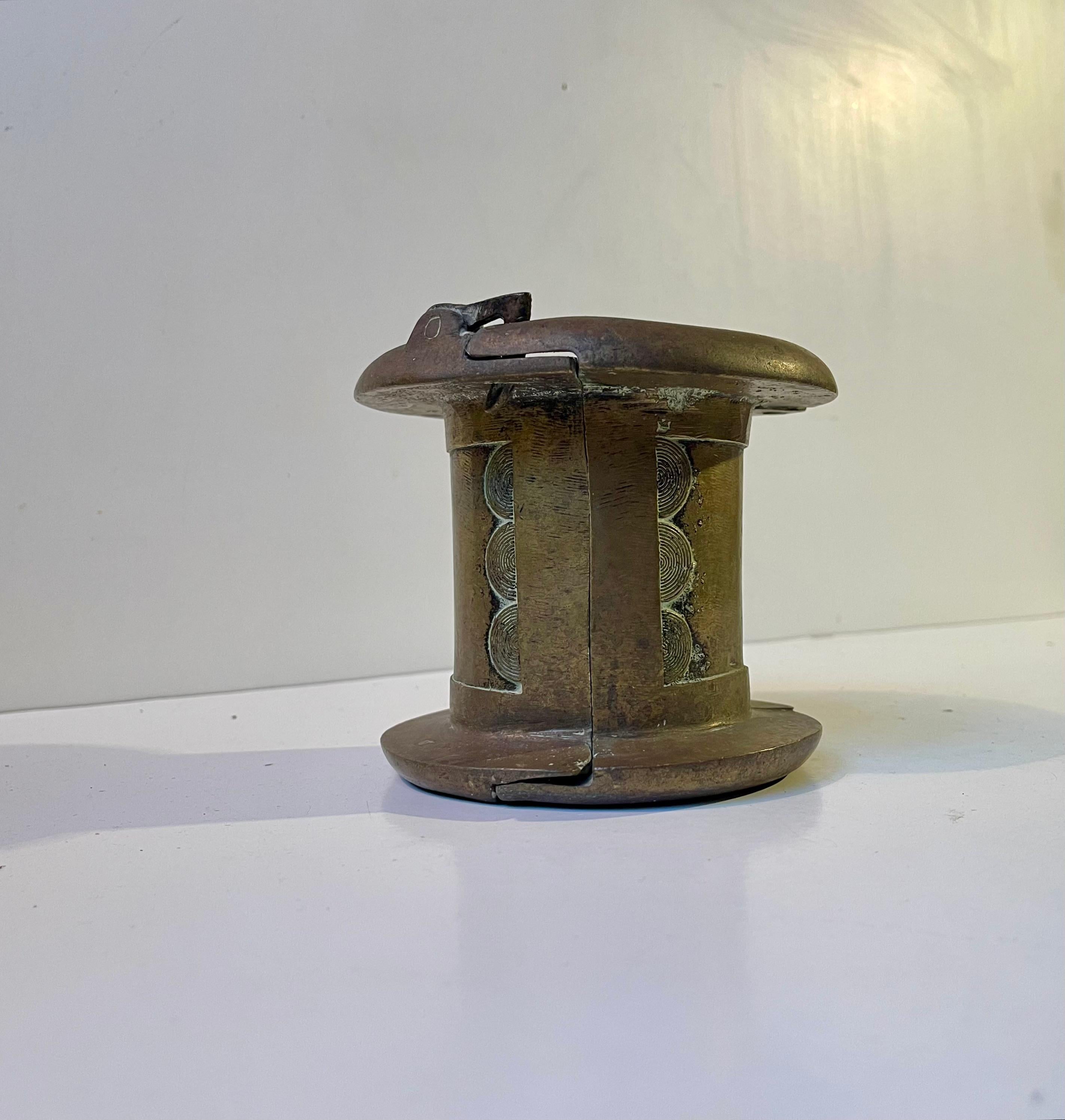 Gravé Bracelet ancien en bronze d'Afrique de l'Ouest en monnaie Baoulé - Senufo en vente