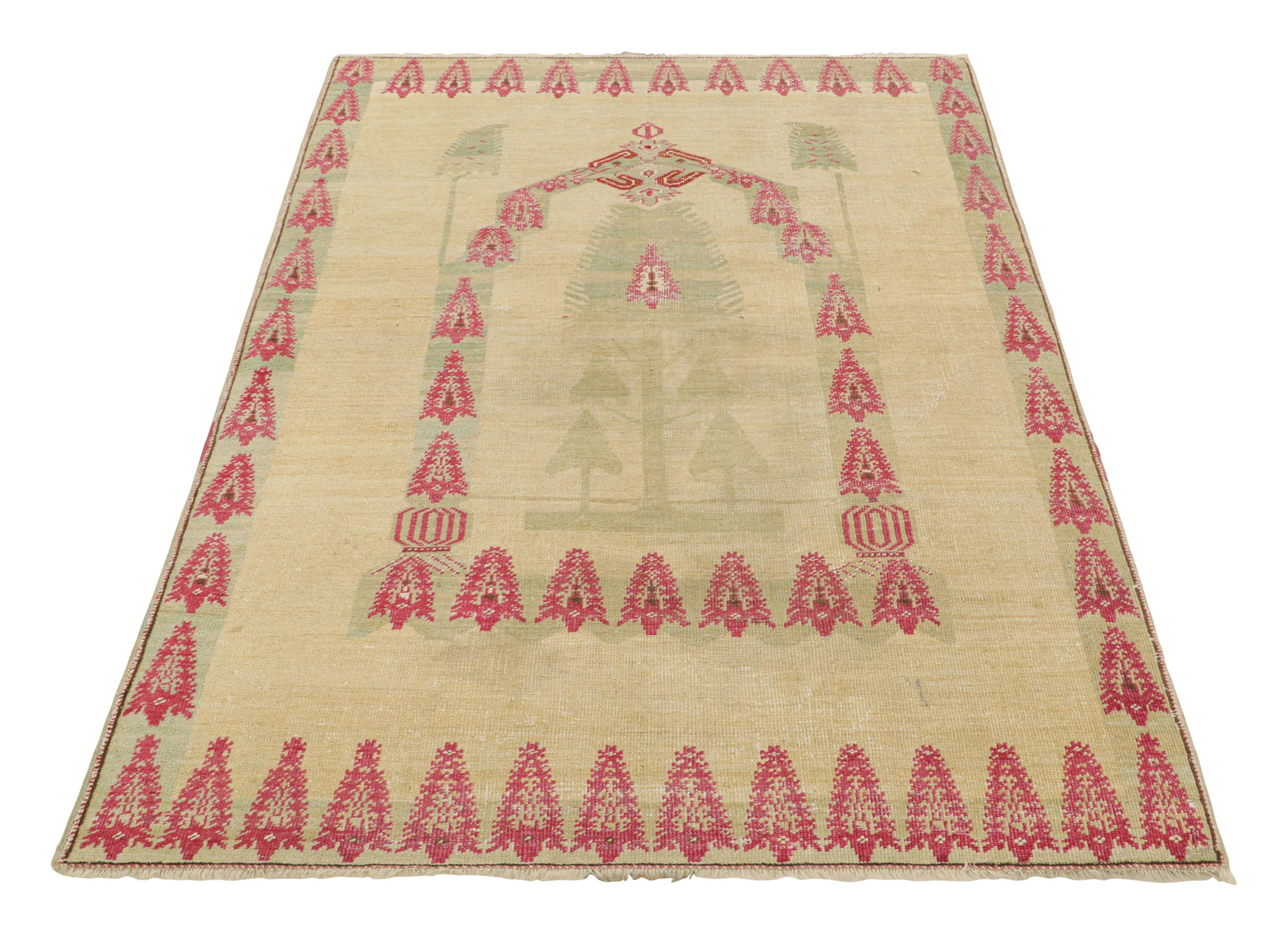 Antique West Anatolian Prayer Rug in Beige, Red and Green  Rug & Kilim In Good Condition For Sale In Long Island City, NY