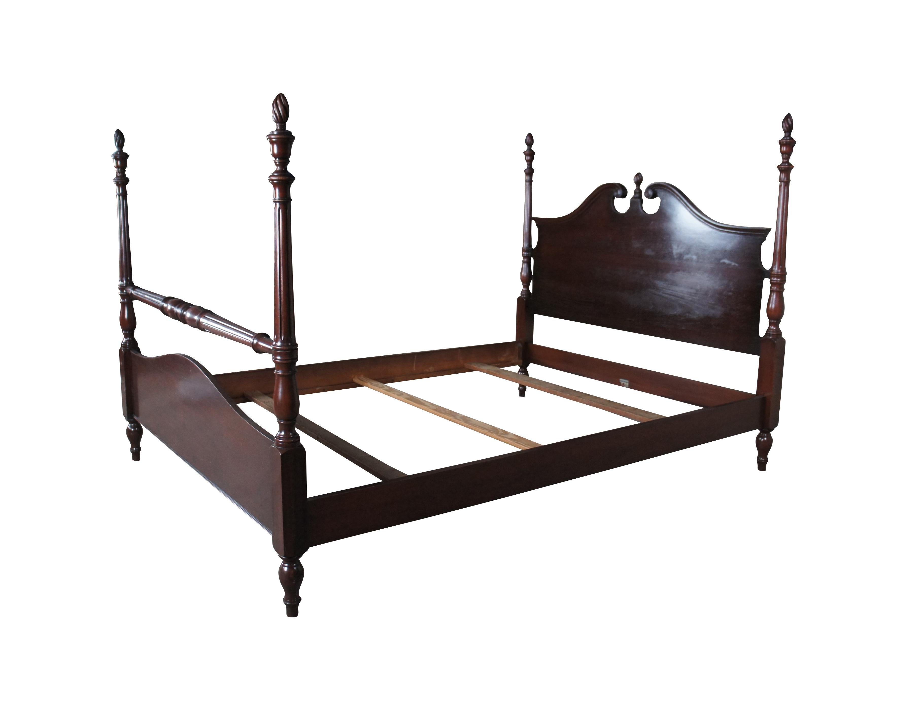 Antique West Michigan Furniture Co. Sheraton Style Mahogany Full Size Poster Bed In Good Condition In Dayton, OH