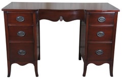 Antiguo tocador y espejo estilo Sheraton de West Michigan Furniture Co.