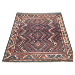 Antiker westanatolischer Karakecili-Teppich aus der Region Bergama mit klassischem Design.  