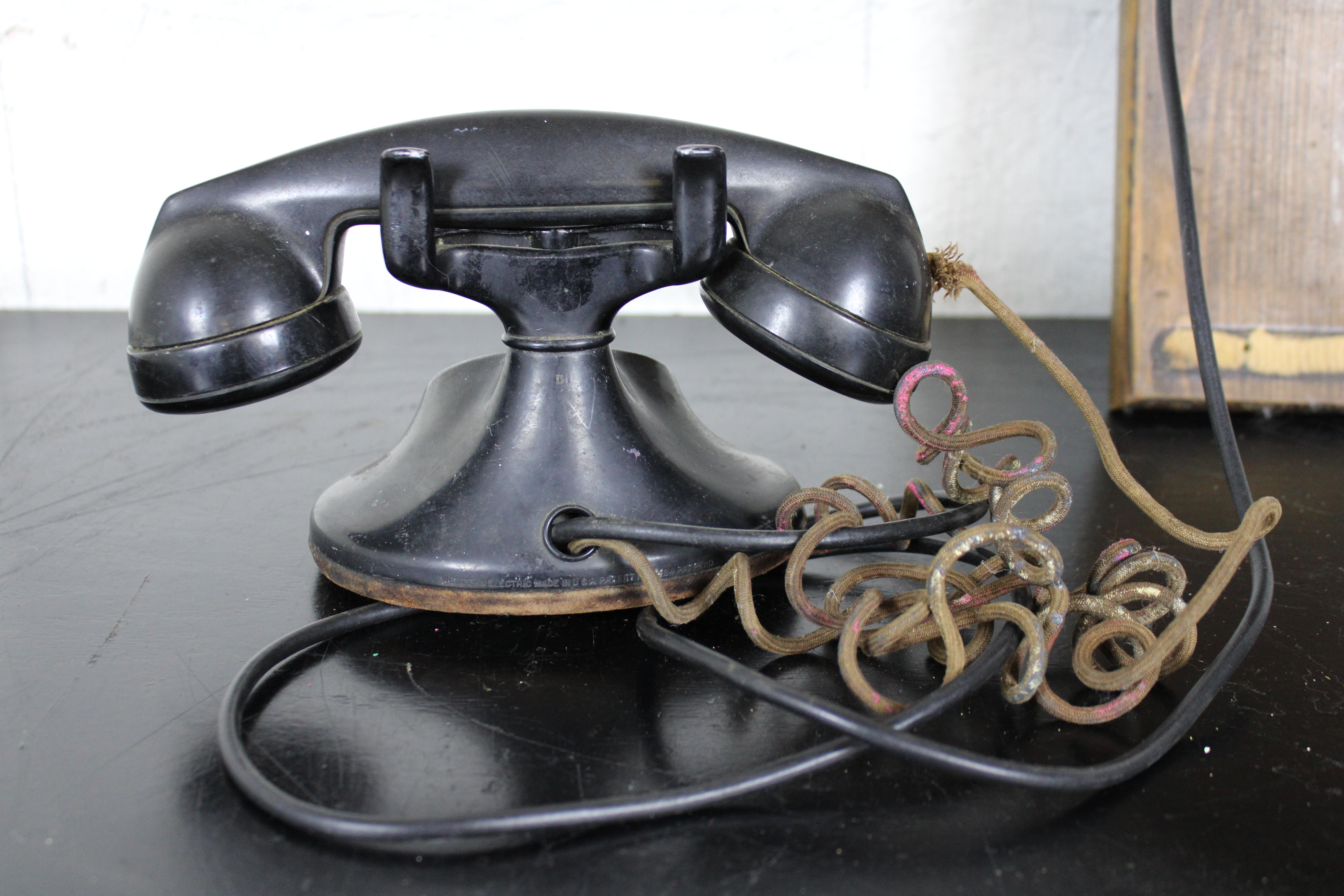 20th Century Antique Western Electric Bell System Crank Telephone Oak Case Bakelite Ringer For Sale