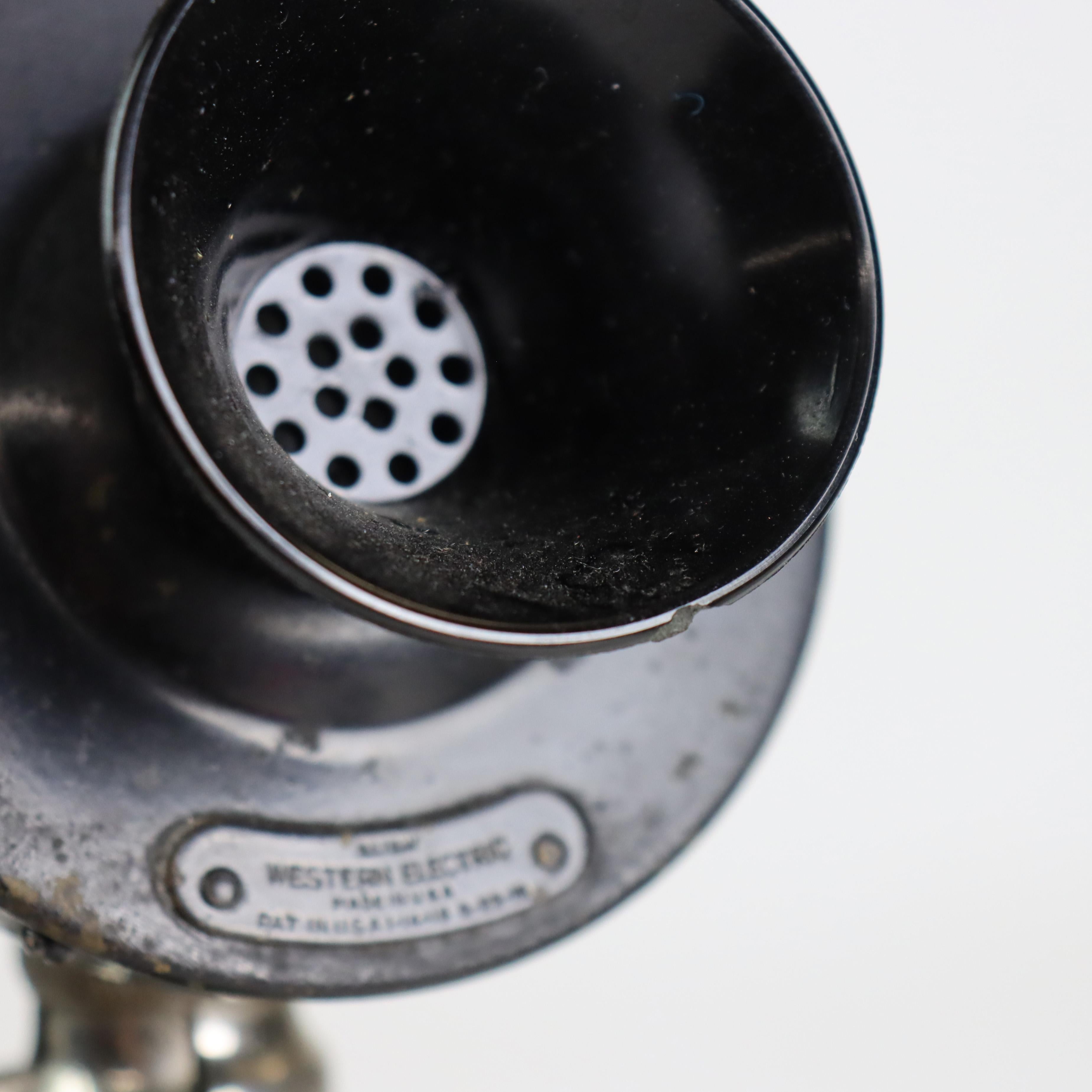 Téléphone ancien à arbre conique pour chandelier Western Electric C1920
Dimensions - 10,75 