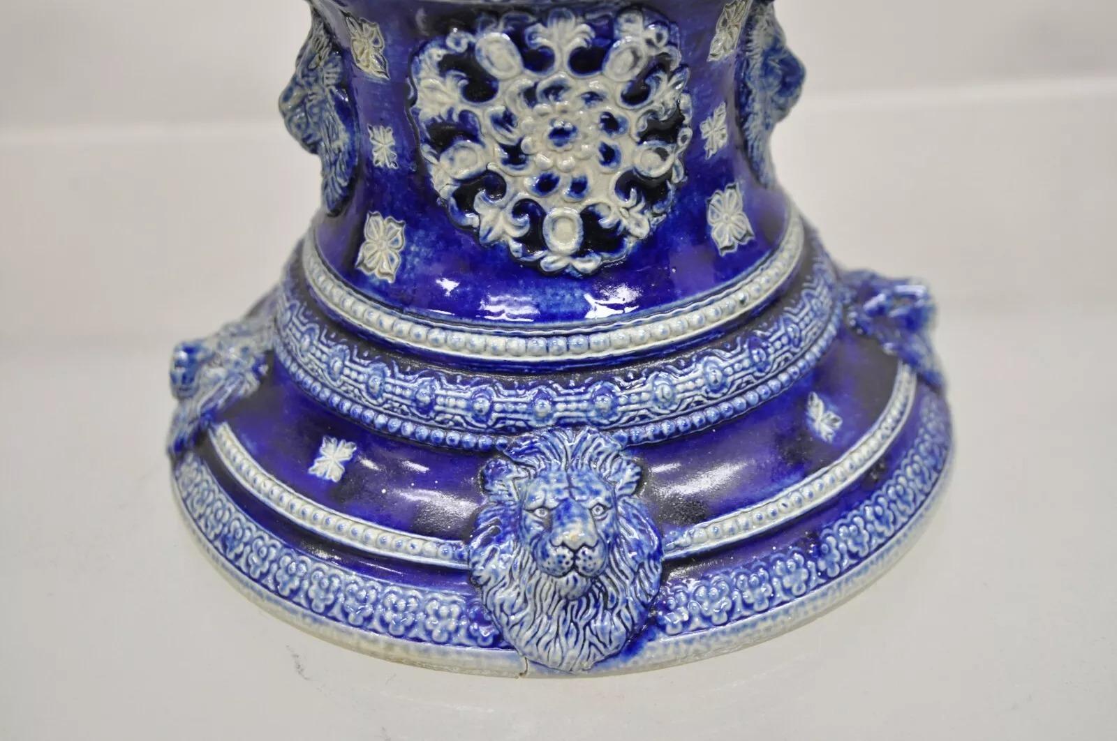 Pichet à pichet Westerwald ancien en grès bleu cobalt figuratif allemand en vente 4