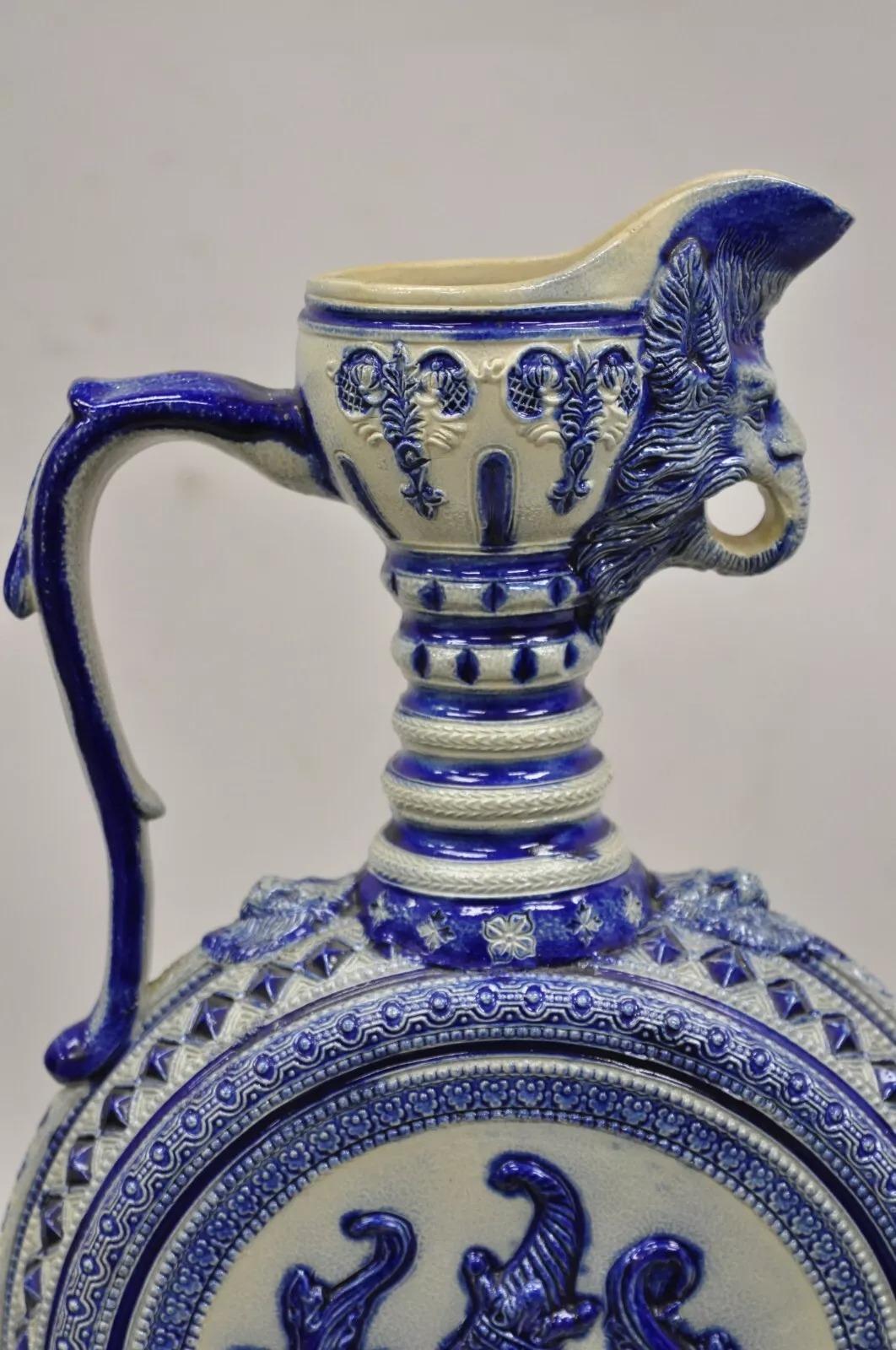 Renaissance Pichet à pichet Westerwald ancien en grès bleu cobalt figuratif allemand en vente