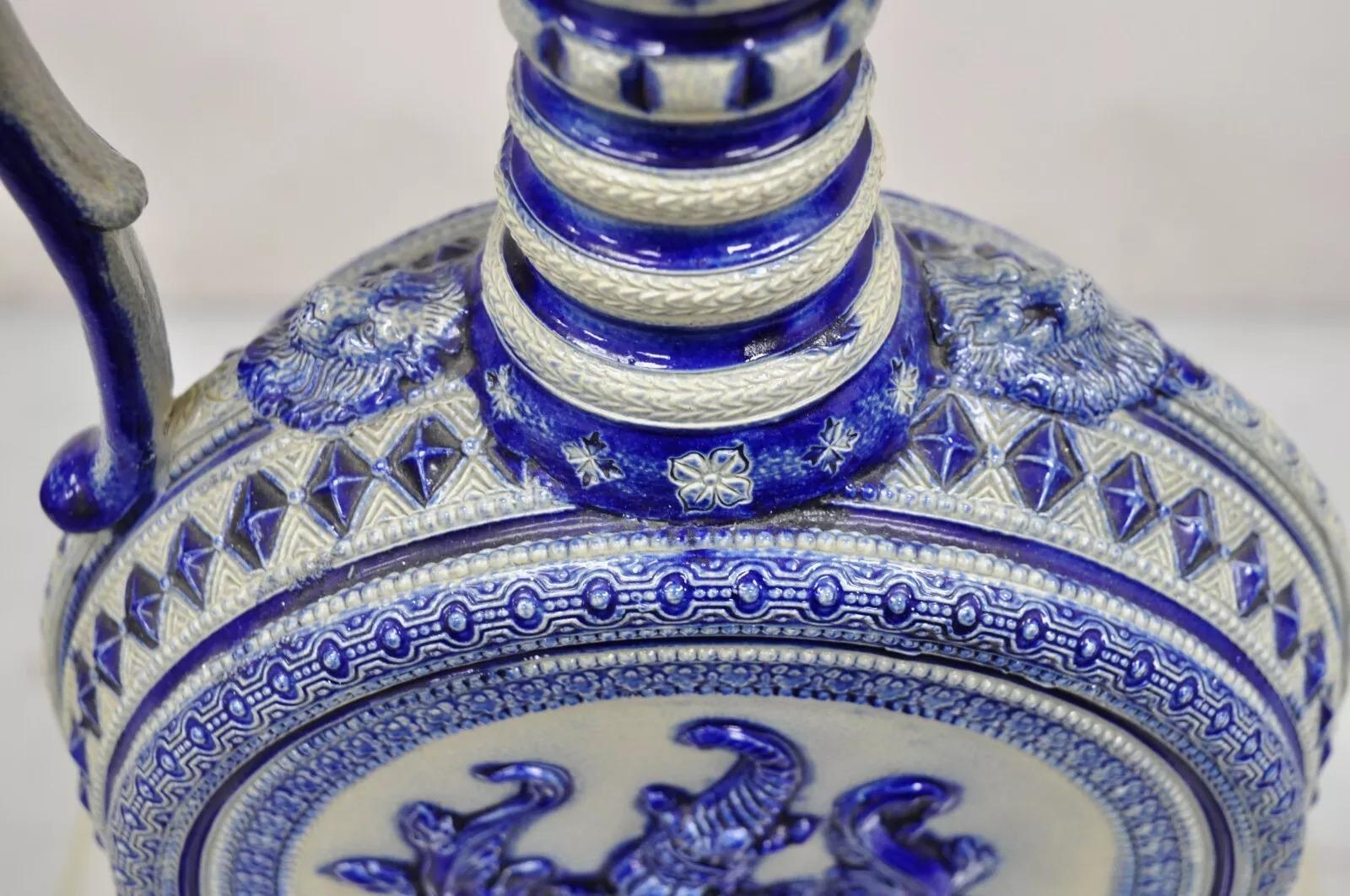 Pichet à pichet Westerwald ancien en grès bleu cobalt figuratif allemand Bon état - En vente à Philadelphia, PA