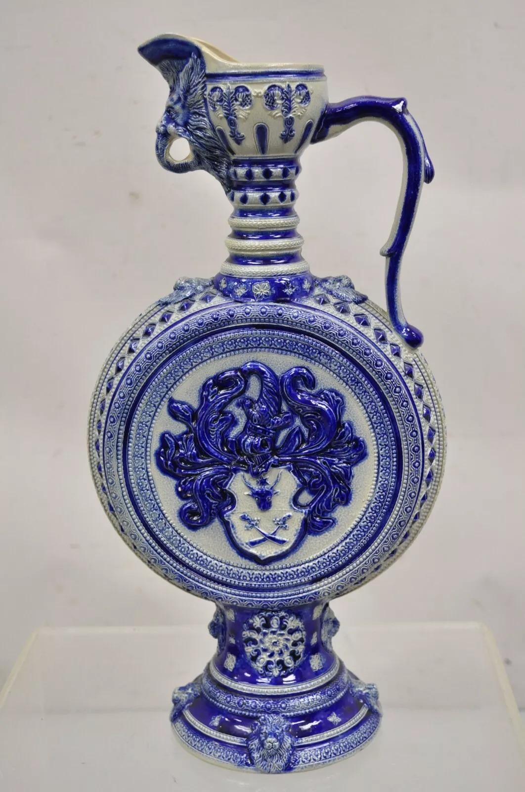 Céramique Pichet à pichet Westerwald ancien en grès bleu cobalt figuratif allemand en vente